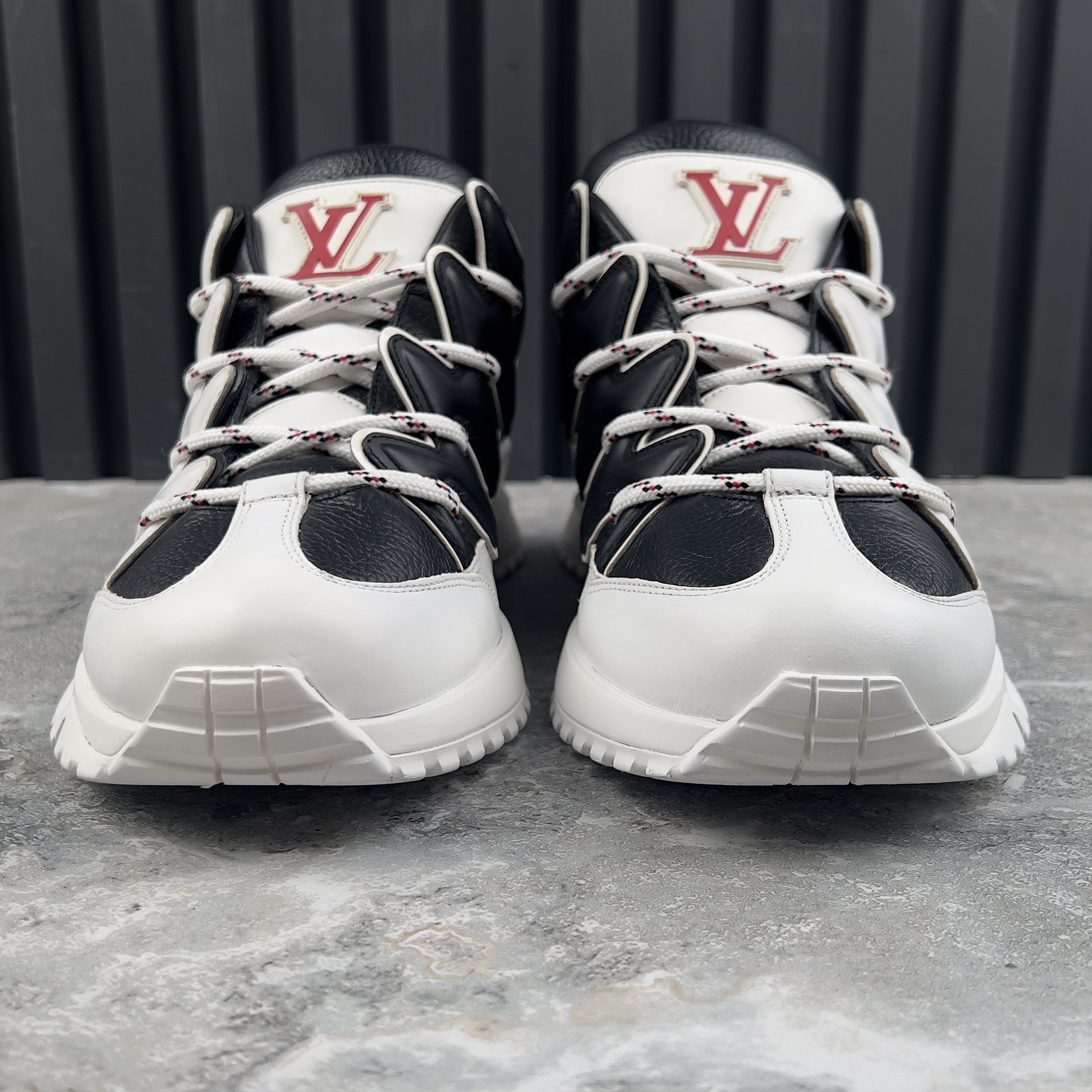 Louis Vuitton Zig Zag Logo Sneaker White Black Leather Size US 8 / EU 41 - 3 Thumbnail