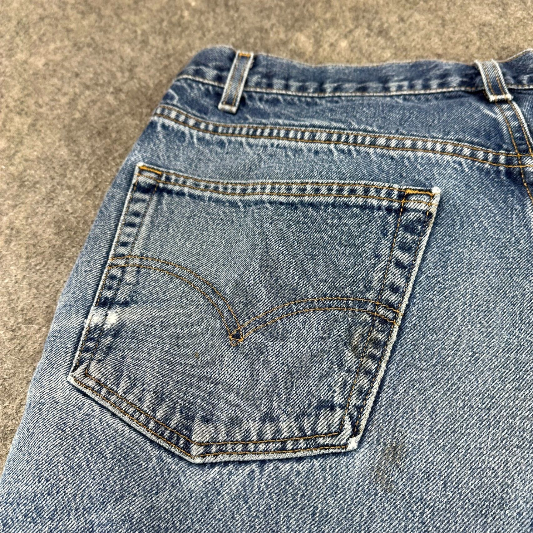 Levi's VTG Levi's 550 Jeans Mens 38x34 Blue Relaxed Taper Distressed 5-Pocket Denim Cotton 36 Waist 34 Inseam Vintage 90s Shirt? Size US 38 / EU 54 - 3 Thumbnail