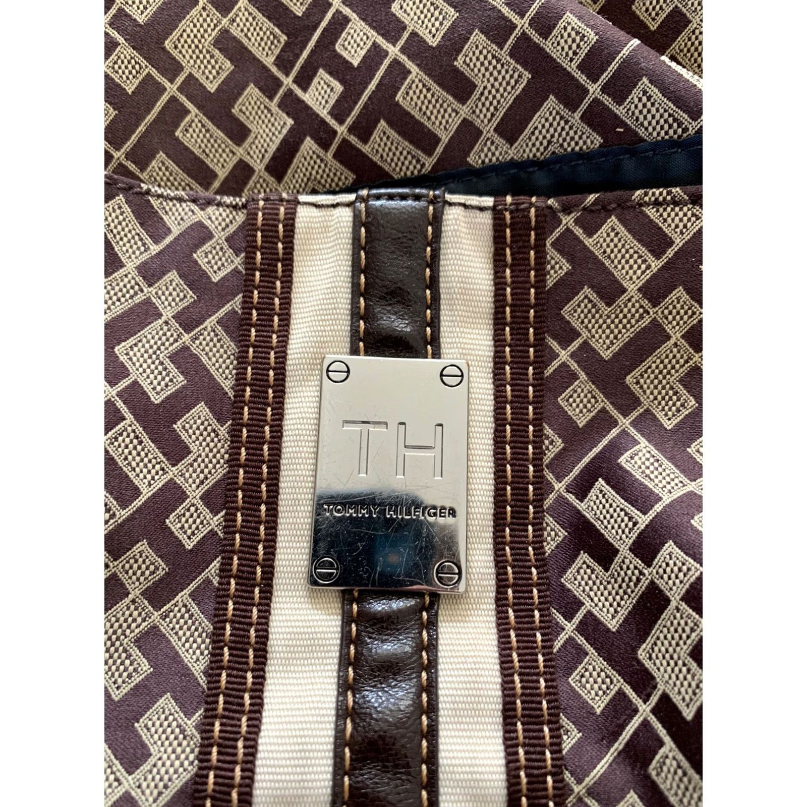 Tommy Hilfiger Tommy Hilfiger All Over Logo Crossbody Purse Brown Tan Adjustable Strap Cross-Body Purse Women Size ONE SIZE - 2 Thumbnail
