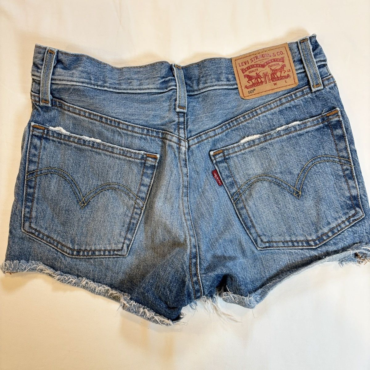 Levi's Vintage Clothing Levi's Vintage 501 High Rise Cut-Off Shorts Light Wash - 24 Size 24" / US 00 / IT 34 - 3 Thumbnail