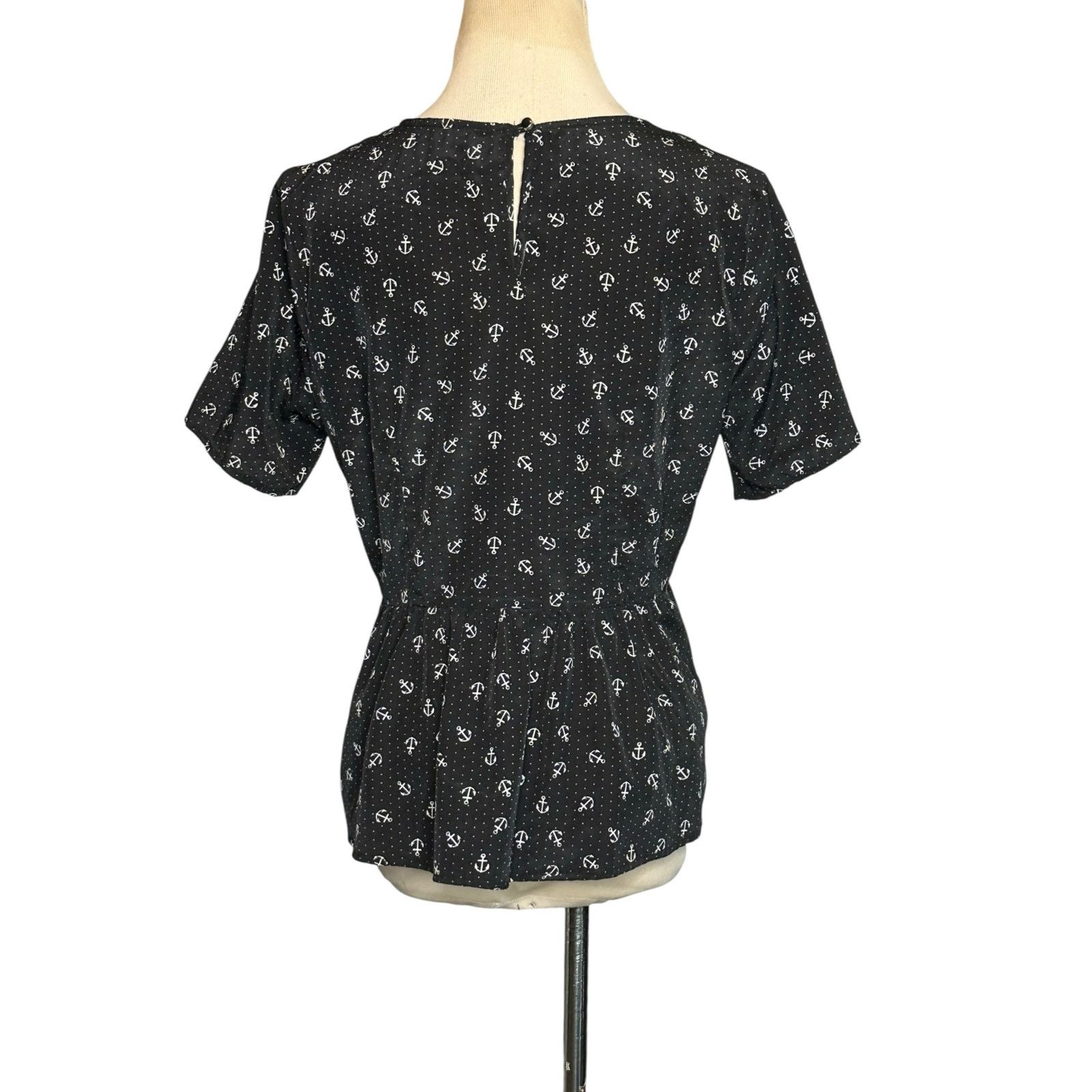 Forever 21 Forever 21 anchor print short sleeves blouse size medium Size M / US 6-8 / IT 42-44 - 8 Thumbnail
