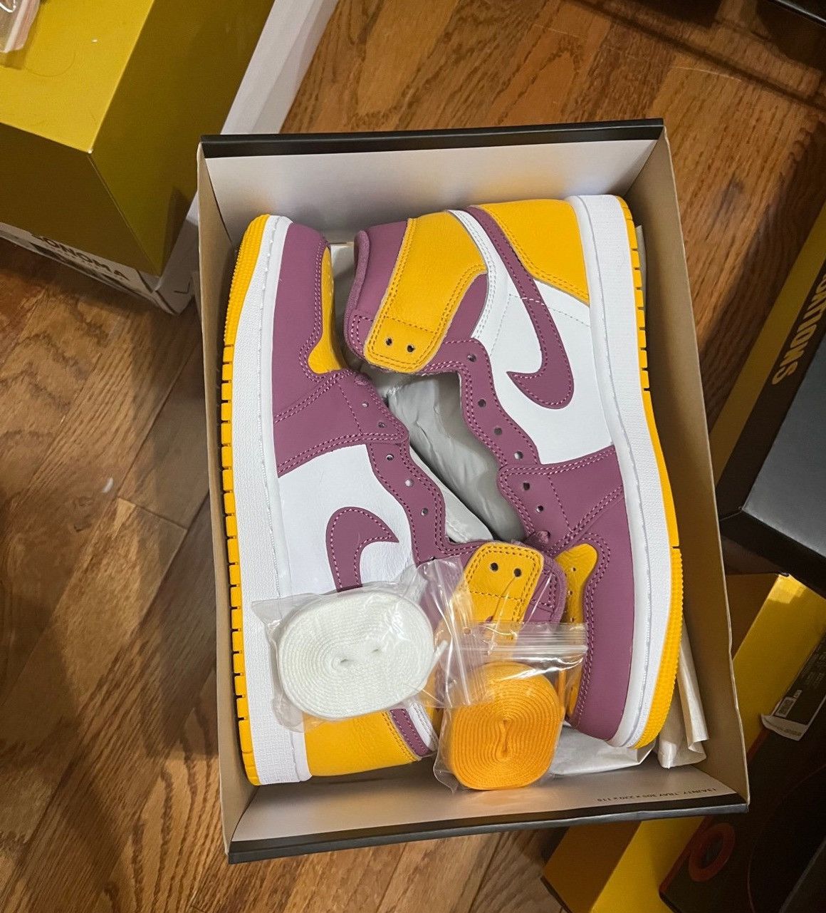 Jordan Brand Jordan 1 brotherhood university gold size 9 Size US 9 / EU 42 - 1 Thumbnail