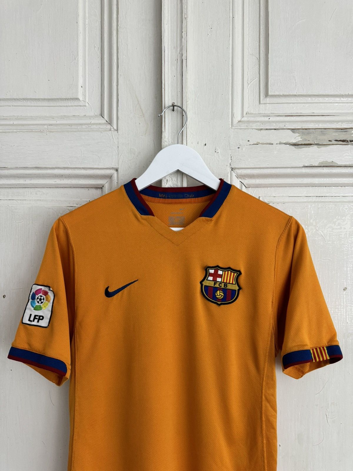 Nike × Vintage Nike Vintage Barcelona 19 Messi 2006 2007 Away Jersey Size US S / EU 44-46 / 1 - 5 Thumbnail
