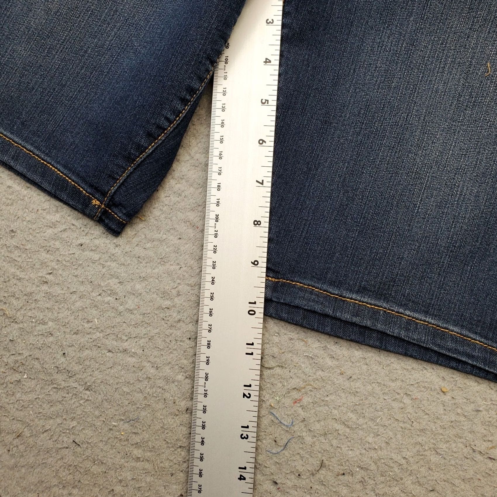 Torrid Torrid Bermuda Shorts Womens 0 Blue Denim Faded Stretch Pockets Inseam 10" Vintage: N/A Size 25" / US 0 / IT 36 - 4 Thumbnail