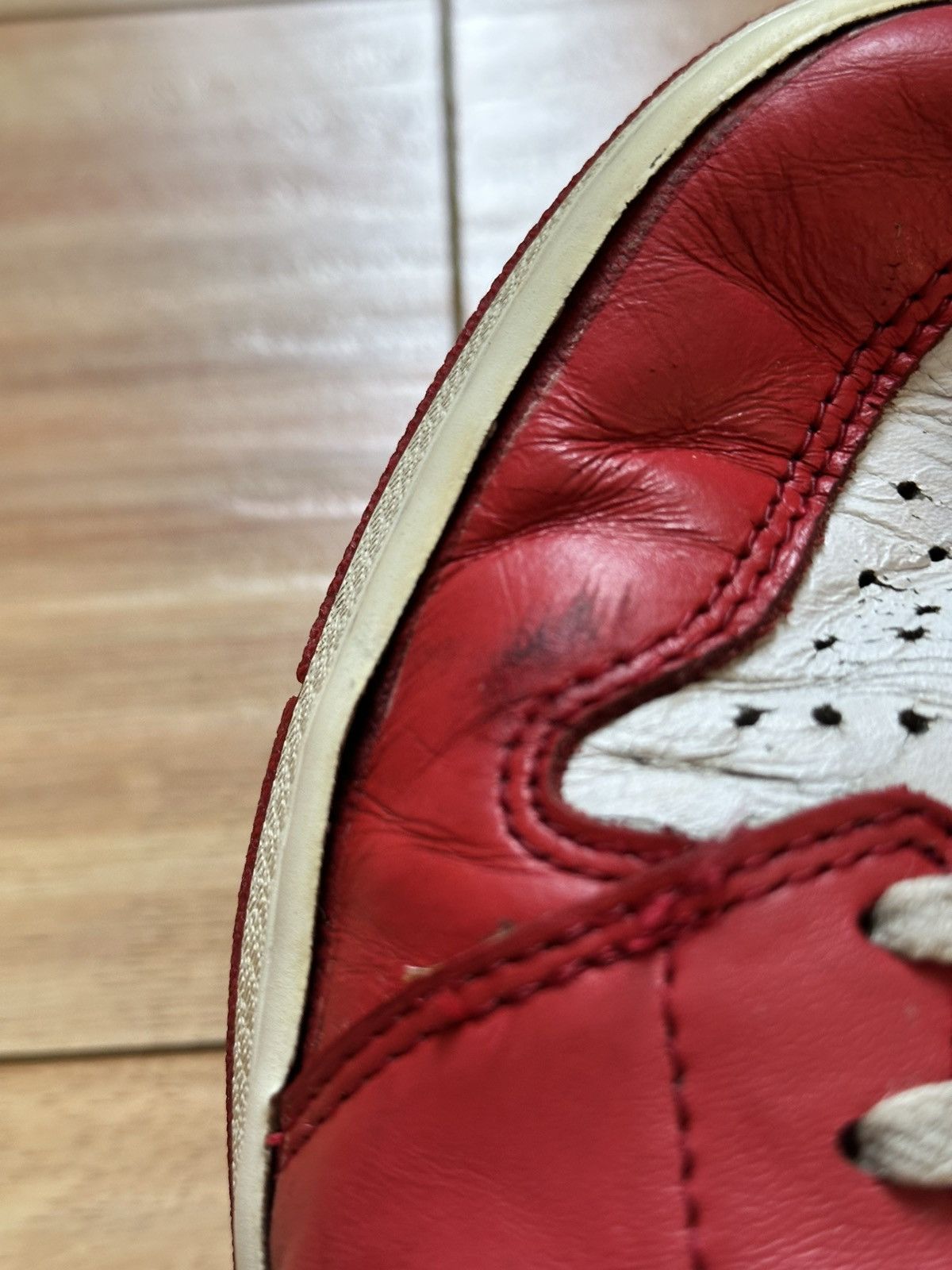 Nike Nike Air Jordan 1 Chicago 1994 Size US 10.5 / EU 43-44 - 11 Thumbnail