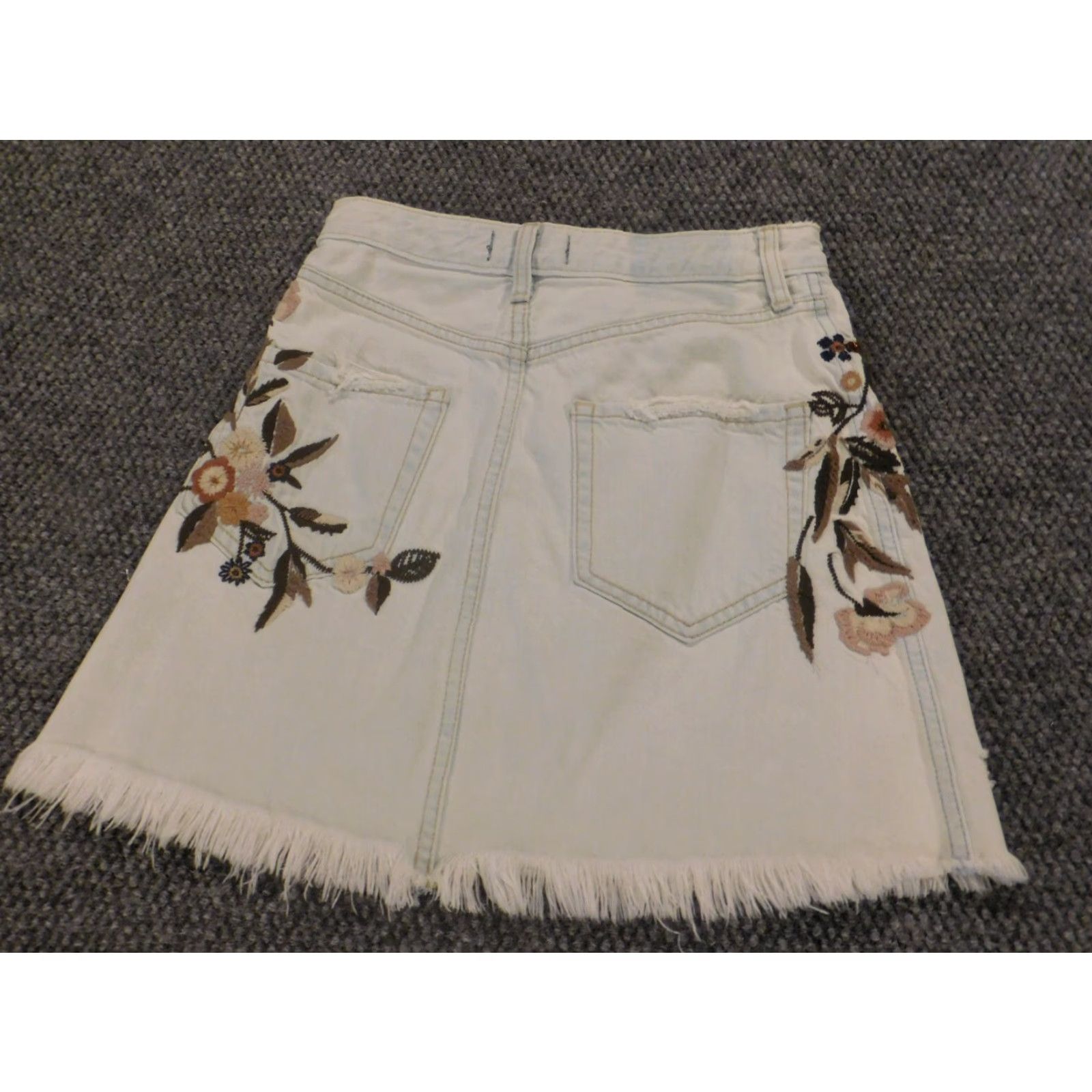 Abercrombie & Fitch Abercrombie & Fitch Womens Skirt 00 Blue Floral Denim A-Line Knee Length Cotton Zip Lined Casual Mens? Womens Size 24" / US 00 / IT 34 - 7 Thumbnail