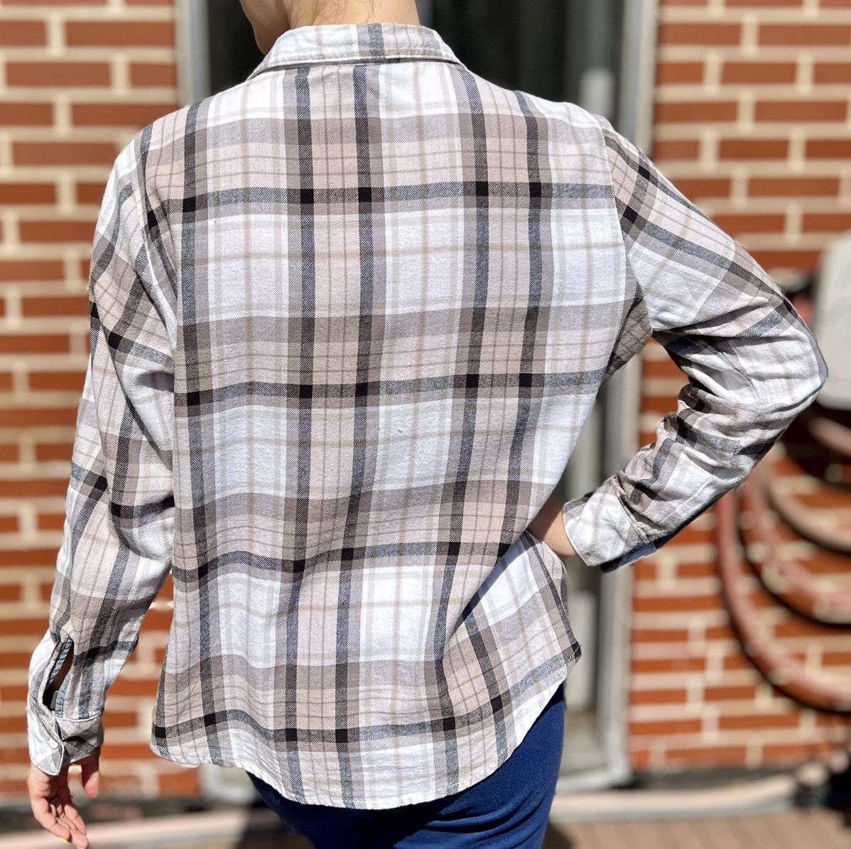Lee LEE-Unisex Long Sleeve Casual Button Down Shirt, Gray Plaid Size US L / EU 52-54 / 3 - 2 Thumbnail
