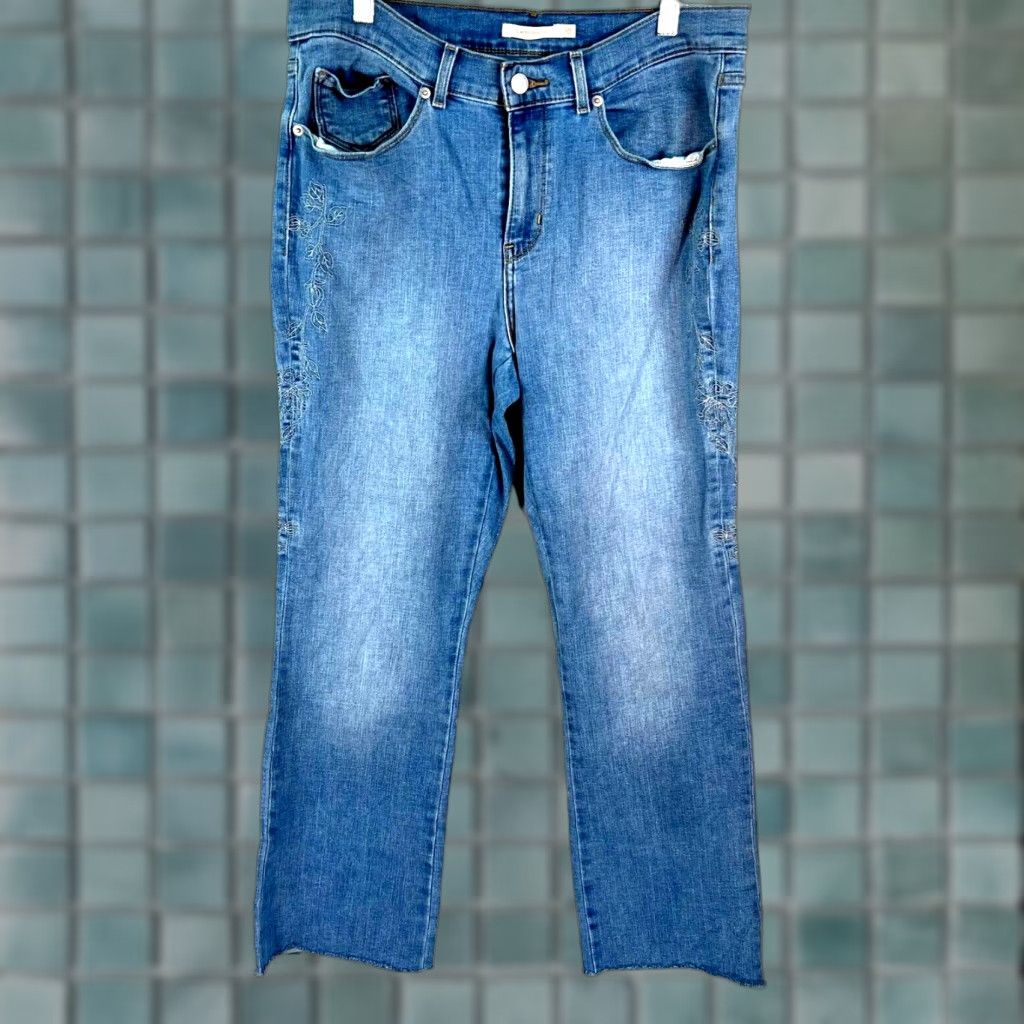 Levi's VINTAGE Levi's Classic Bootcut Jeans Women's Size 10 32X29 Blue Denim Floral Embroidered Mid Rise Stretch Size 32" / US 10 / IT 46 - 1 Thumbnail