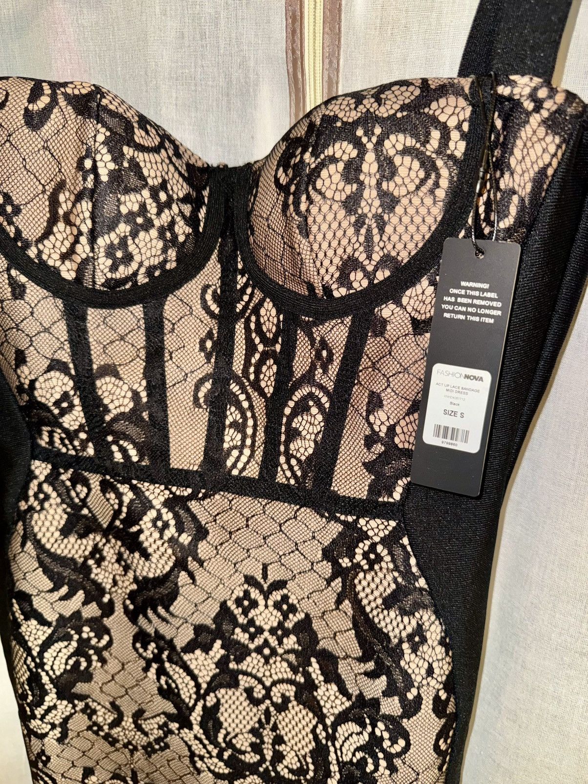 Fashion Nova Fashion Nova Black Lace Overlay Midi Dress with Nude Lining Size S / US 4 / IT 40 - 5 Thumbnail