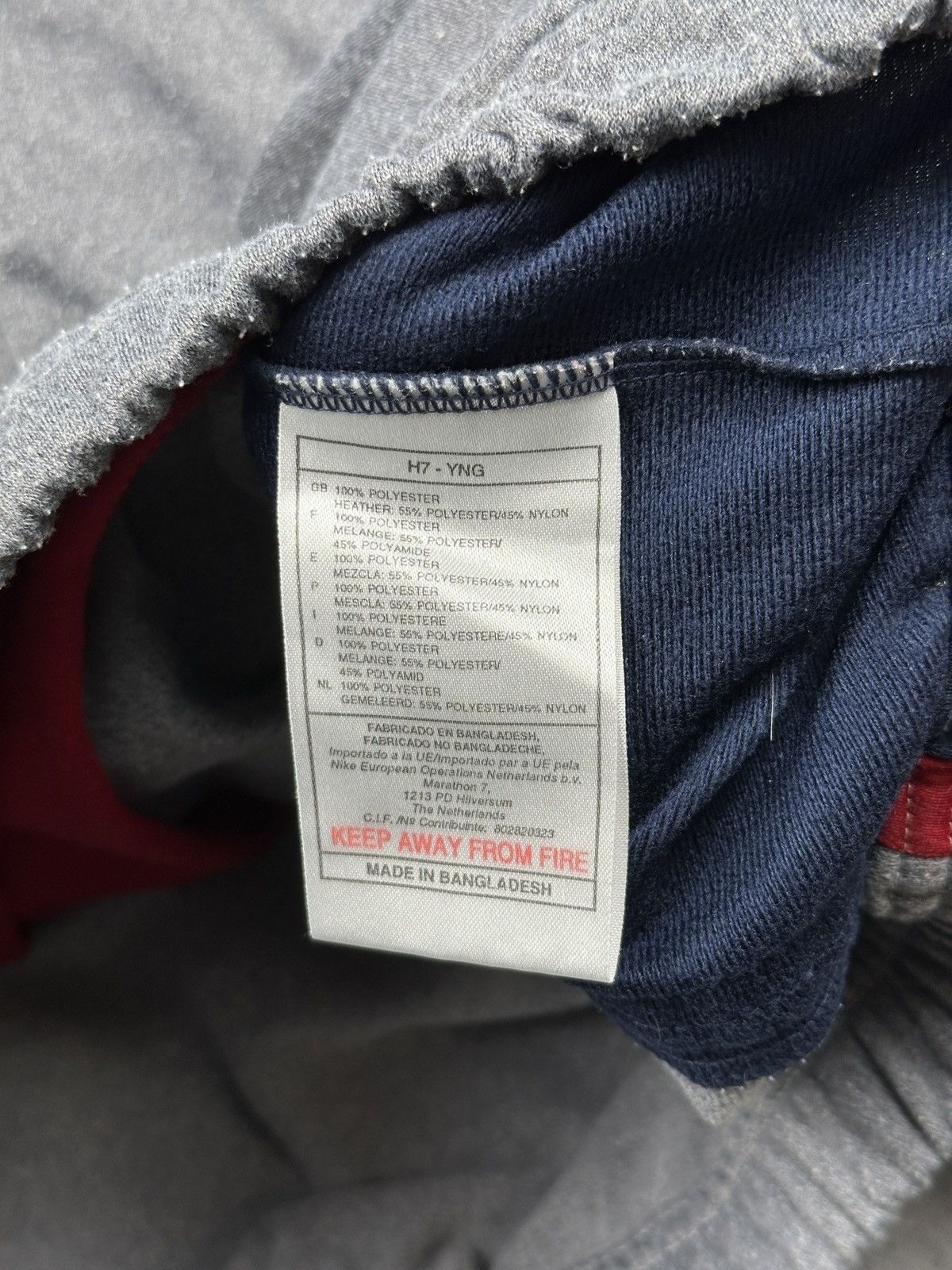 Nike Vintage Nike Grey Red Navy Full Zip Track Jacket 90s Swoosh Size US L / EU 52-54 / 3 - 12 Thumbnail