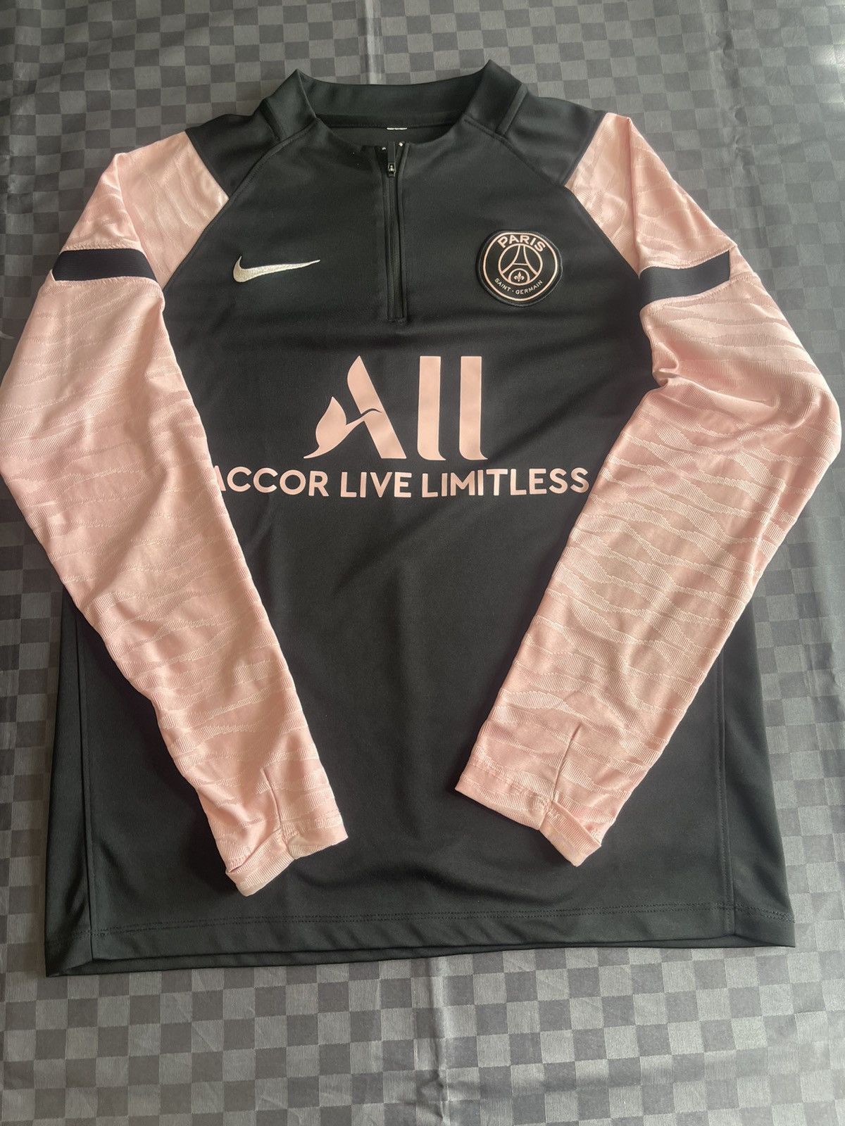 Nike Paris-Saint-Germain tracksuit, black and pink size m Size US 40 / EU 56 - 1 Thumbnail