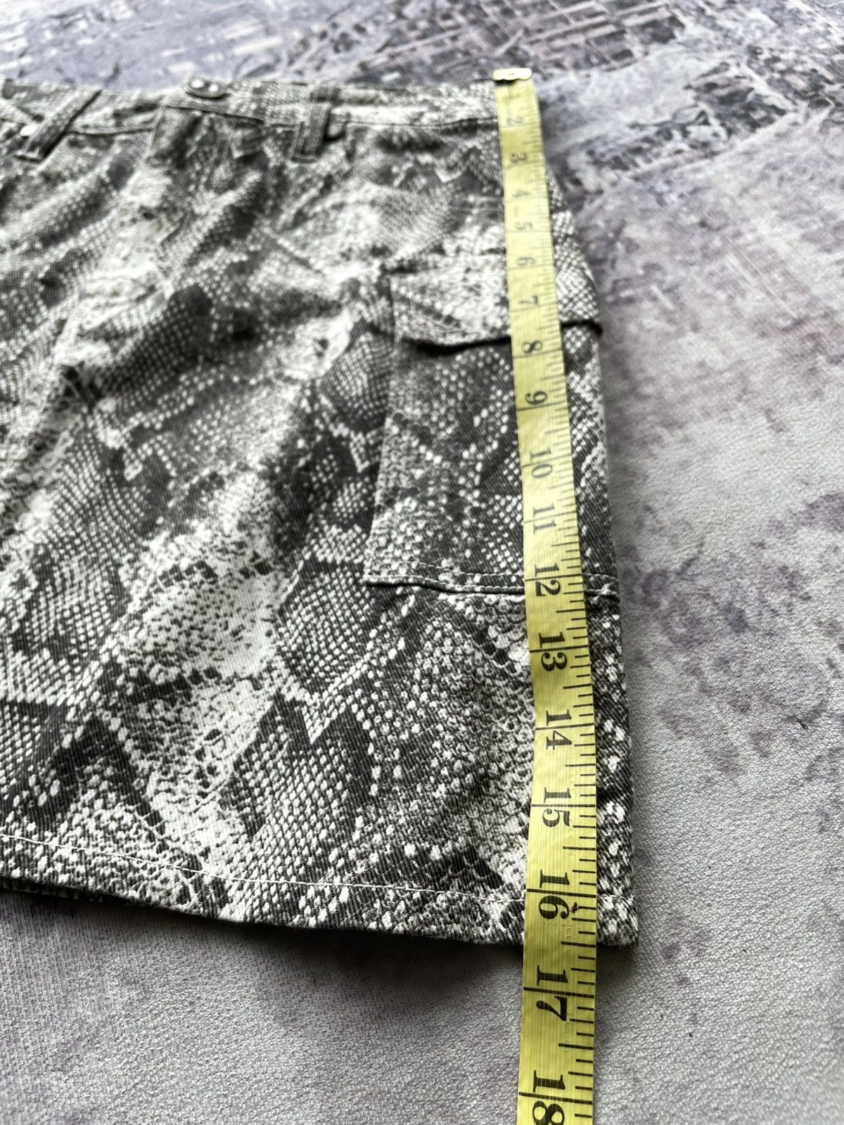 Japanese Brand Sureve Snake Skin Design Mini Pocket Skirt Size 26" / US 2 / IT 38 - 10 Thumbnail