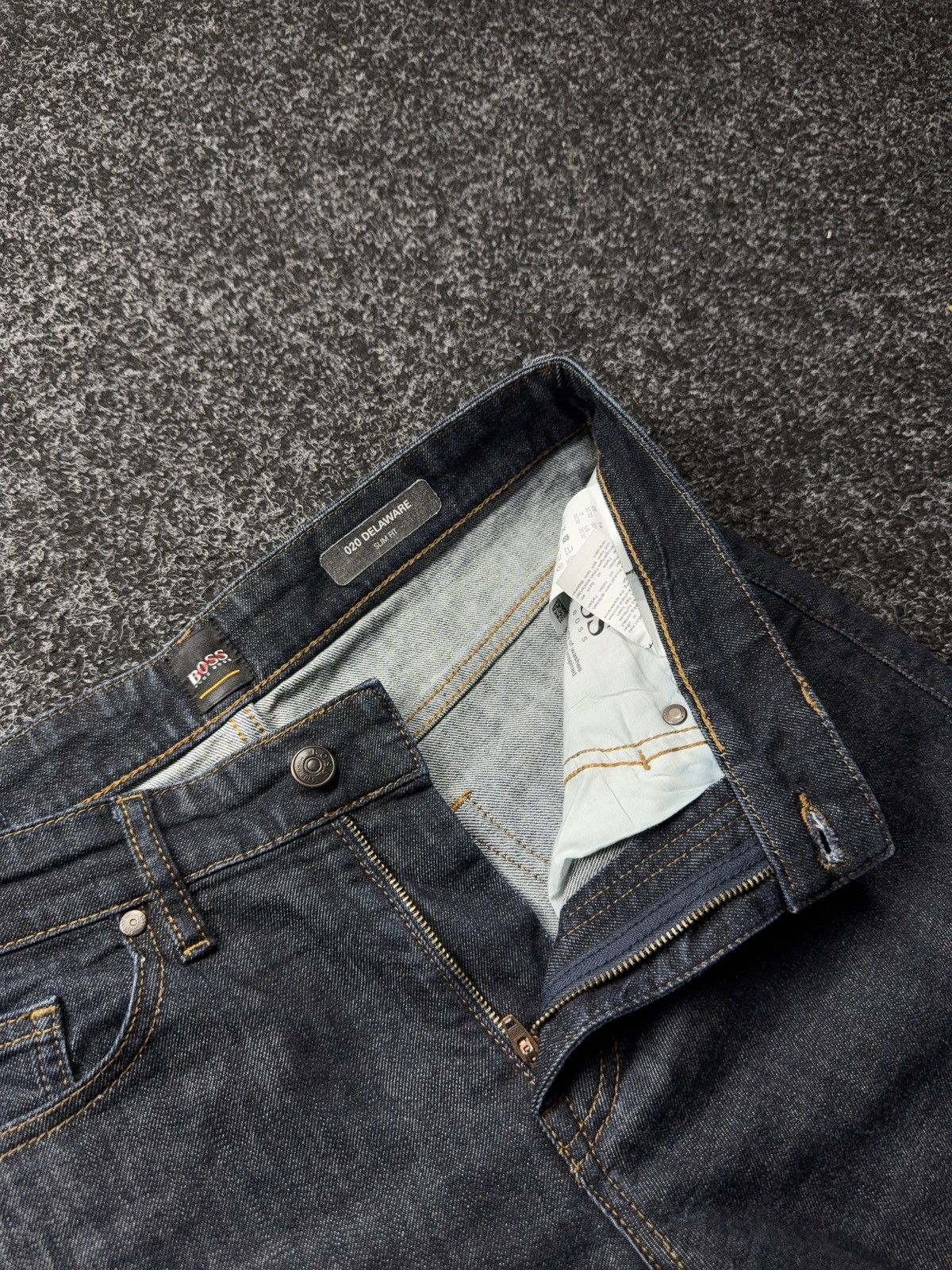 Hugo Boss Luxury 00s Hugo Boss 020 Delaware Slim Fit Dark Blue Jeans Size US 31 - 8 Thumbnail