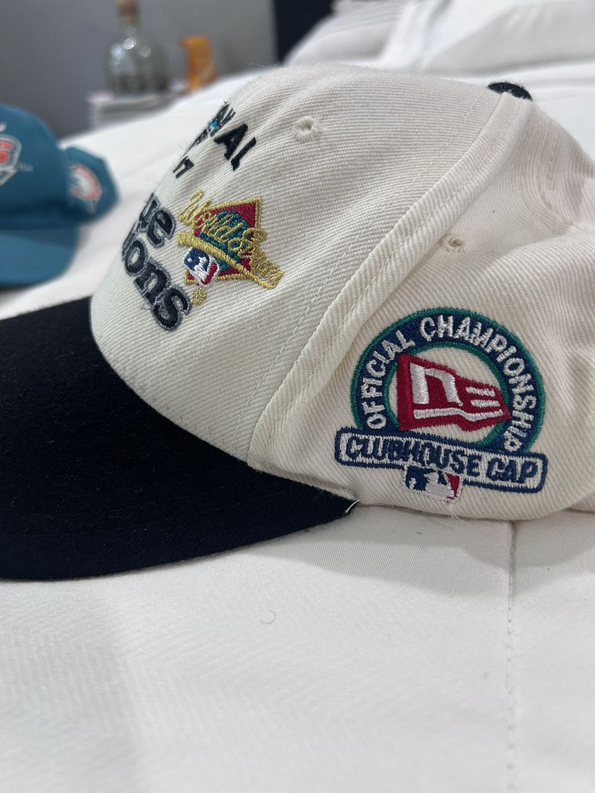 MLB × NFL × Vintage Vintage Miami Hat Package Size ONE SIZE - 6 Thumbnail