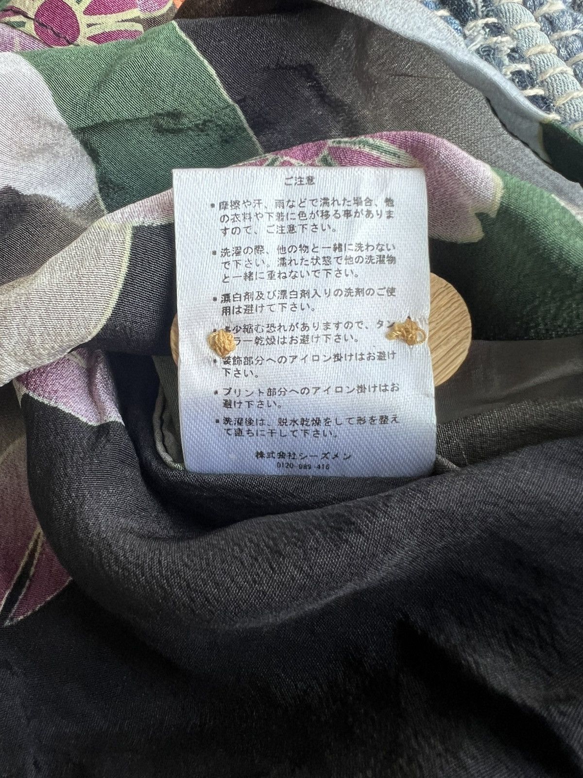 Vintage Karakuri Tamashi Golden Fish Sakura Rayon Crepe Aloha Shirt Size US L / EU 52-54 / 3 - 9 Thumbnail