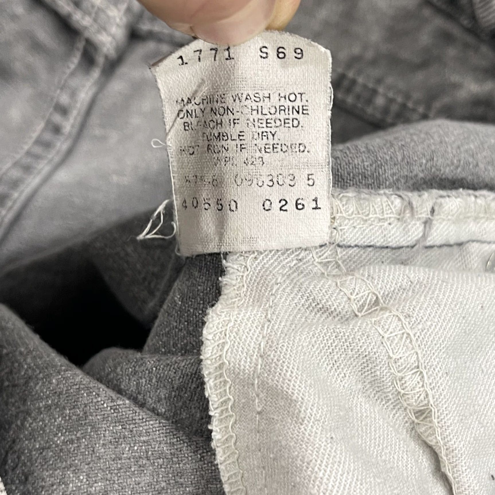 Levi's VINTAGE Levi's 550 Jeans Mens 34x28 Gray Acid Wash Relaxed Cropped Taper USA 90s Mens Jeans) Size US 34 / EU 50 - 6 Thumbnail