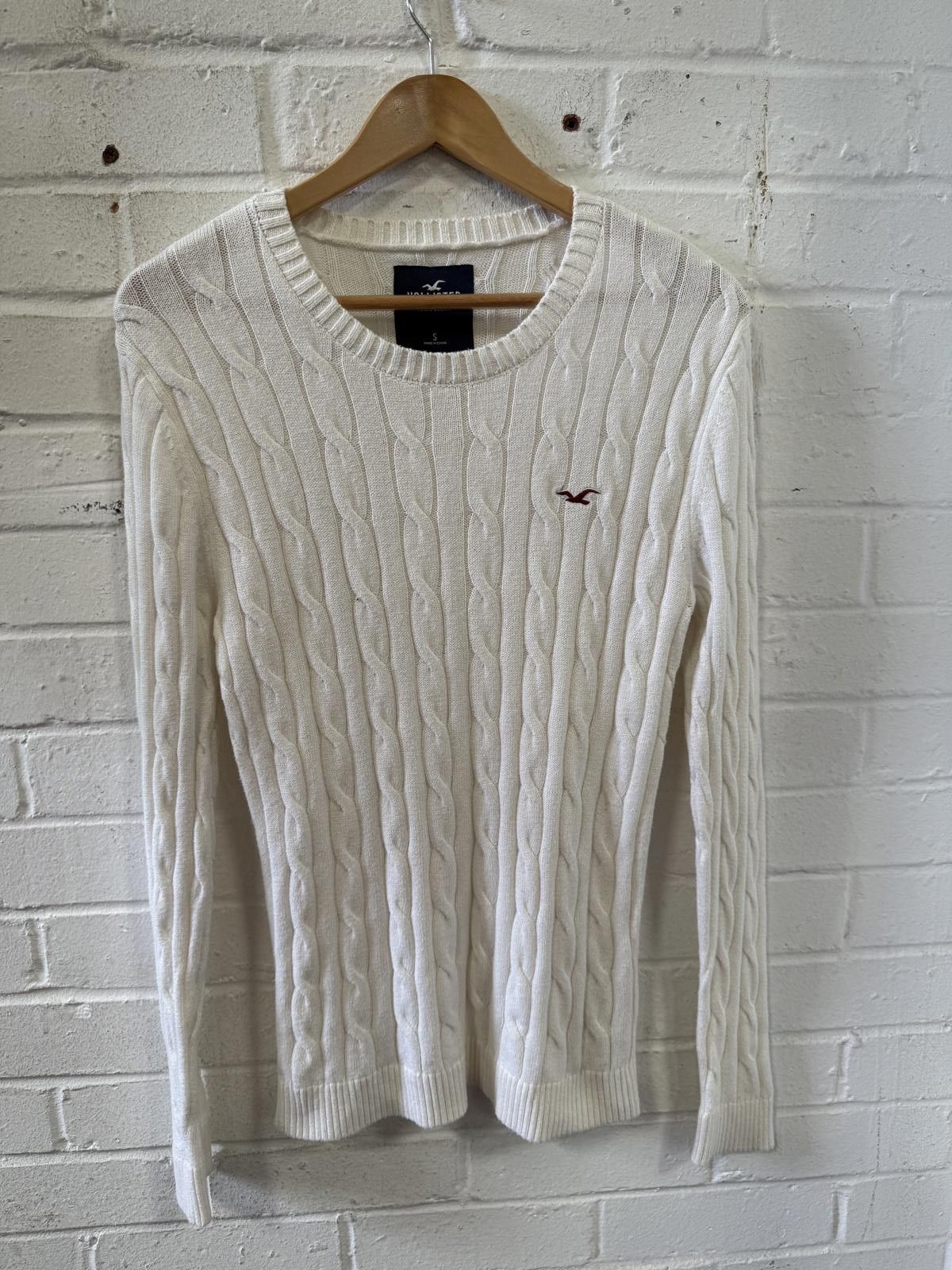 Hollister Hollister White Cable Knit Sweater - Size Small Size S / US 4 / IT 40 - 1 Thumbnail