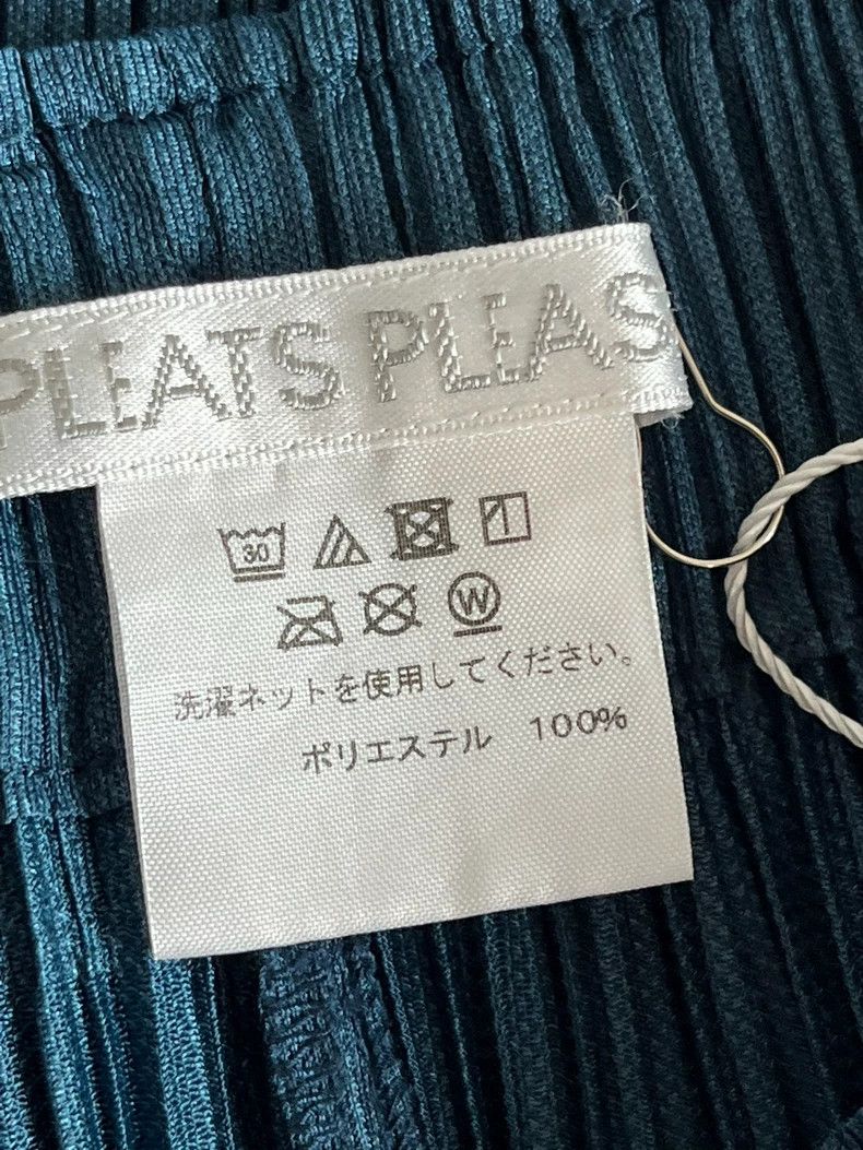 Issey Miyake Issey Miyake size:2 Dark blue pleated trousers Size 22" - 3 Thumbnail