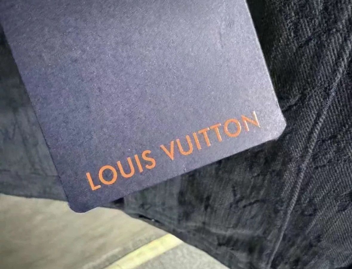Louis Vuitton Louis Vuitton's latest blue full print logo denim jacket Size US M / EU 48-50 / 2 - 4 Thumbnail
