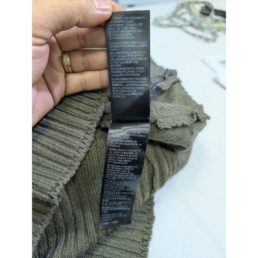 Balenciaga o1rshd1 Wool Uncycled Socks Jumper Knitwear in Khaki Size US S / EU 44-46 / 1 - 19 Thumbnail