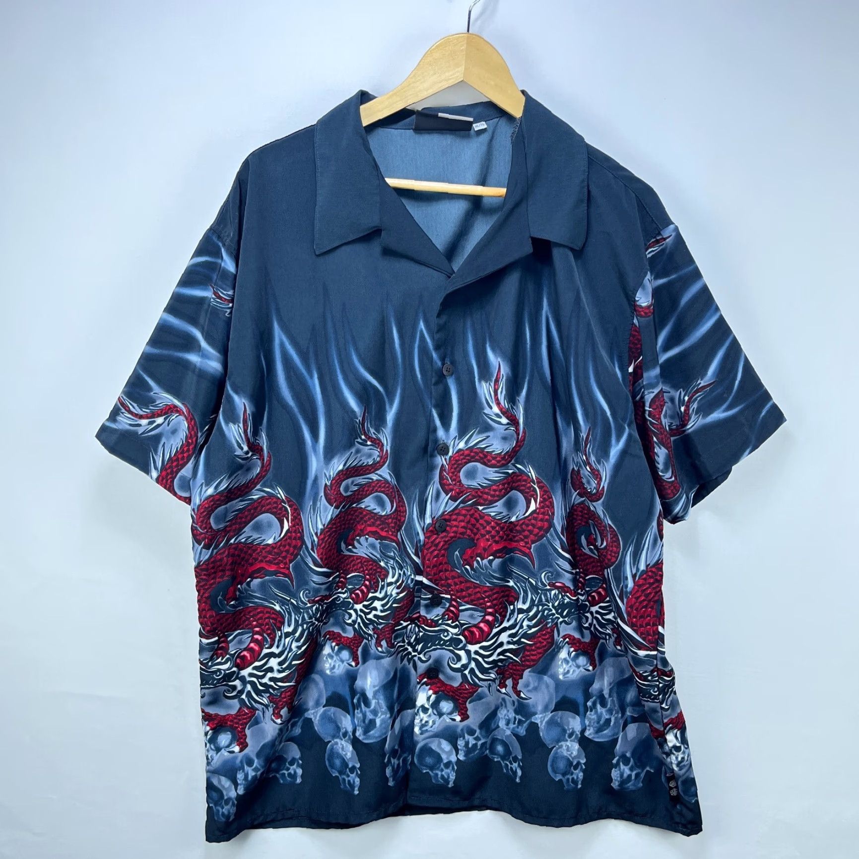 Vintage VINTAGE Red Dragon Button Up Hawaiian Shirt Flames Skulls All Over Print XL Mens Short Sleeve Size XL Size US XL / EU 56 / 4 - 2 Thumbnail