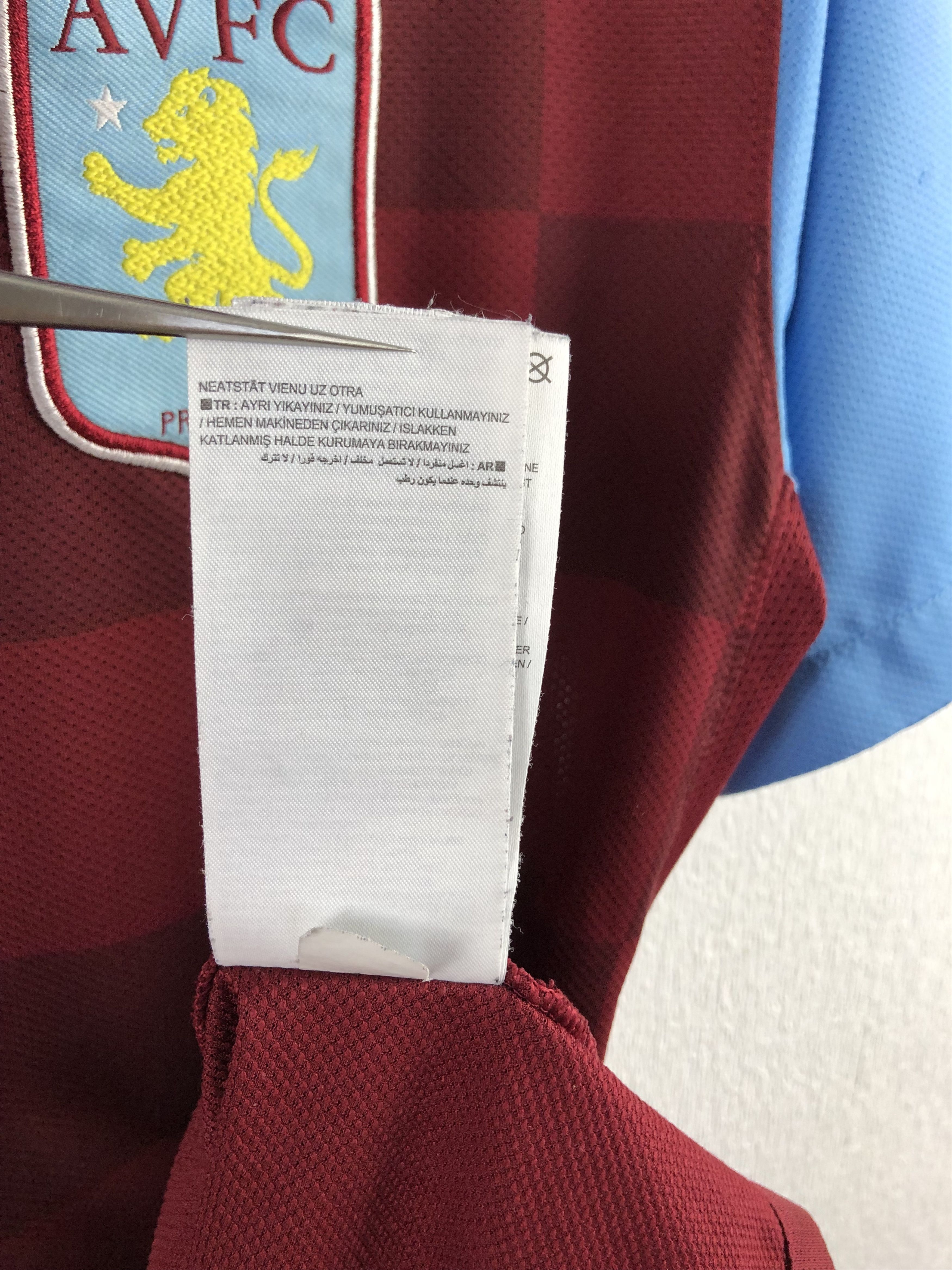 Nike Aston Villa football shirt 2011 Soccer #2 Hutton Nike Jersey Size US M / EU 48-50 / 2 - 16 Thumbnail
