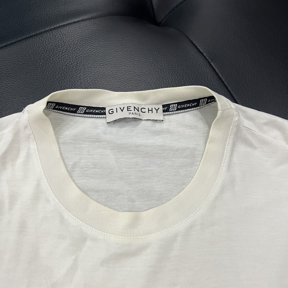 Givenchy Givenchy Distressed Logo T-Shirt Size US S / EU 44-46 / 1 - 4 Thumbnail