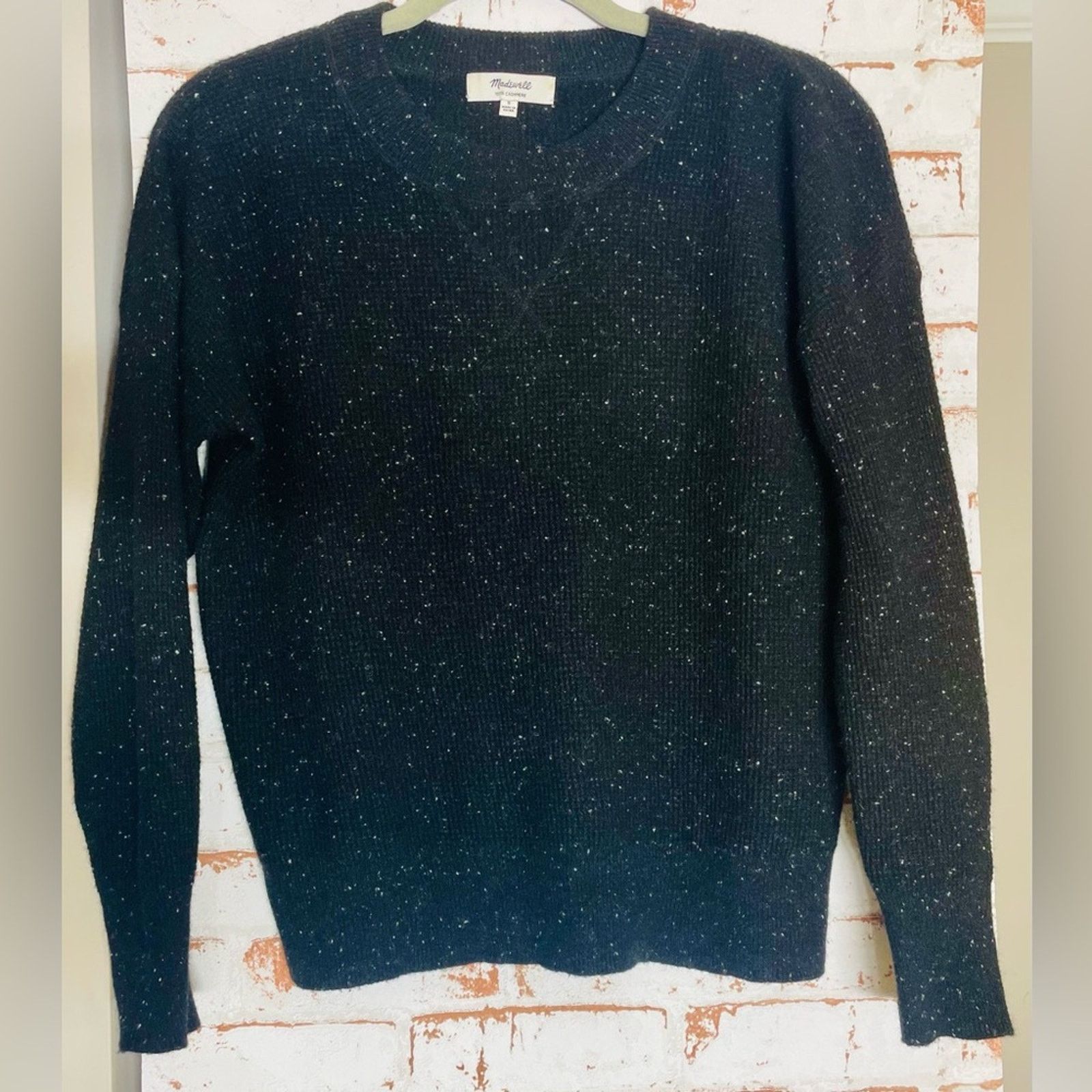 Madewell NWOT Madewell Cashmere Dark Knit V-Neck Sweater Size US M / EU 48-50 / 2 - 1 Thumbnail