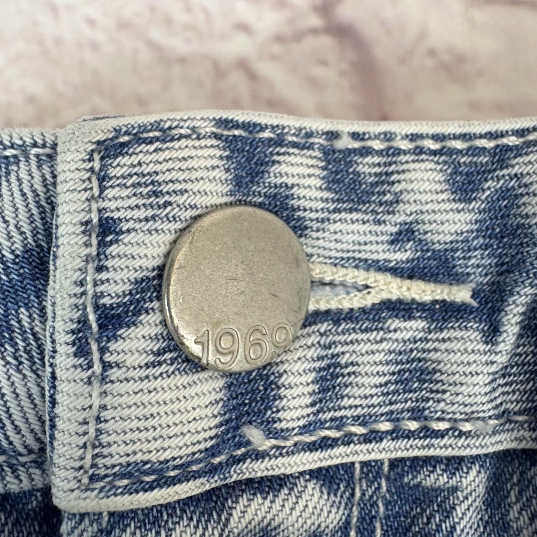 Gap Gap 1969 Denim Shorts Womens 27 Blue Slim Cut-Off Distressed Frayed Raw Hem Varied? Size 27" / US 4 / IT 40 - 2 Thumbnail