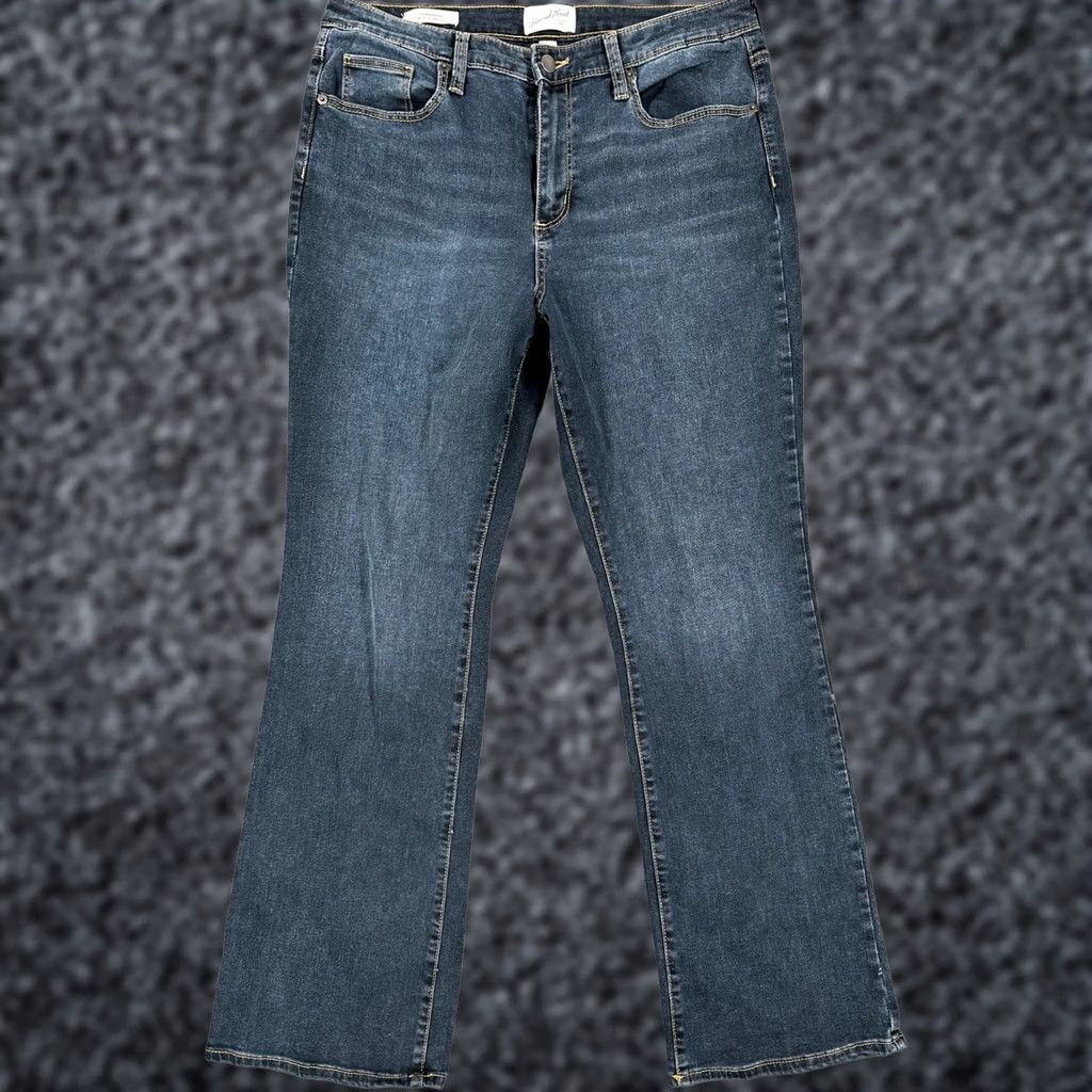 Vintage VINTAGE NOT Vintage? No. Universal Thread Bootcut Jeans Blue Women's 14/32R High Rise Medium Wash Pockets Size 36" / US 14 / IT 50 - 1 Thumbnail