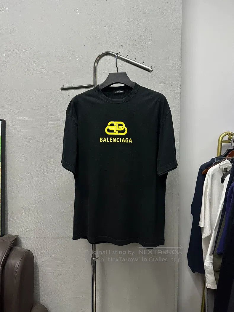 Balenciaga Balenciaga Chest Yellow BB Buckle Logo Size US M / EU 48-50 / 2 - 1 Thumbnail