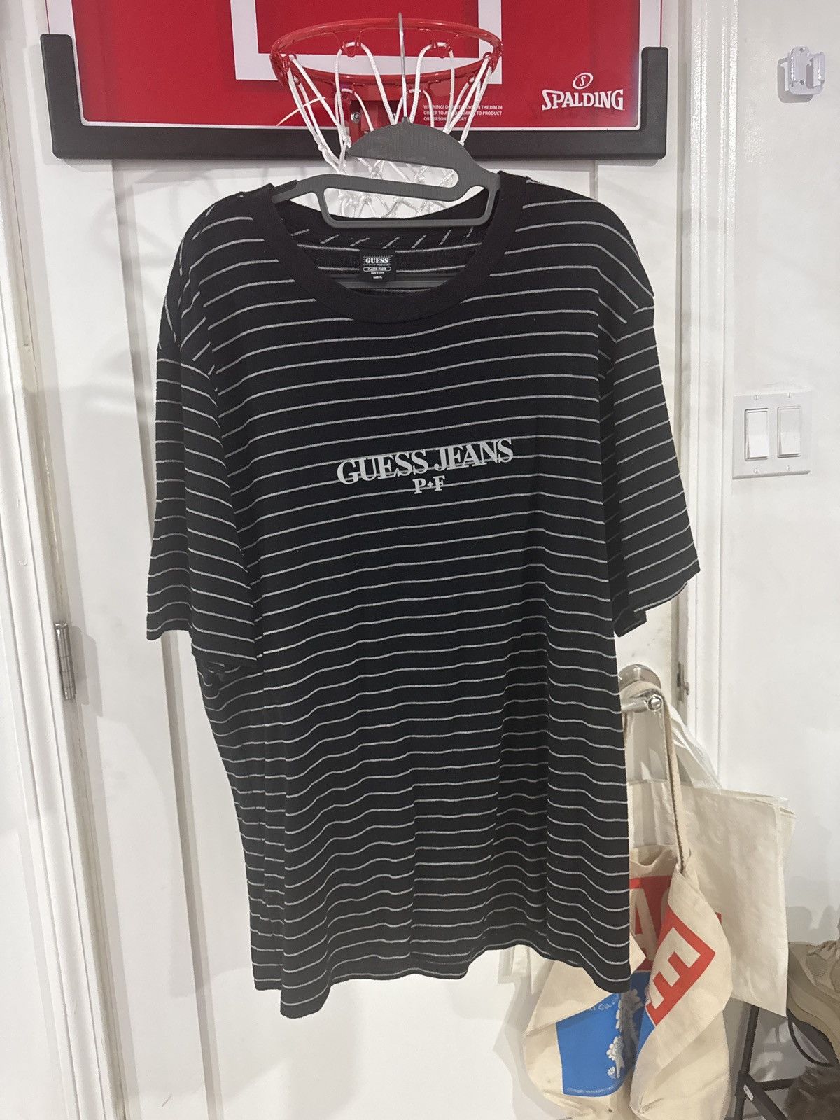 Guess × Places + Faces Guess Places + Faces Black tee Size US XL / EU 56 / 4 - 2 Thumbnail