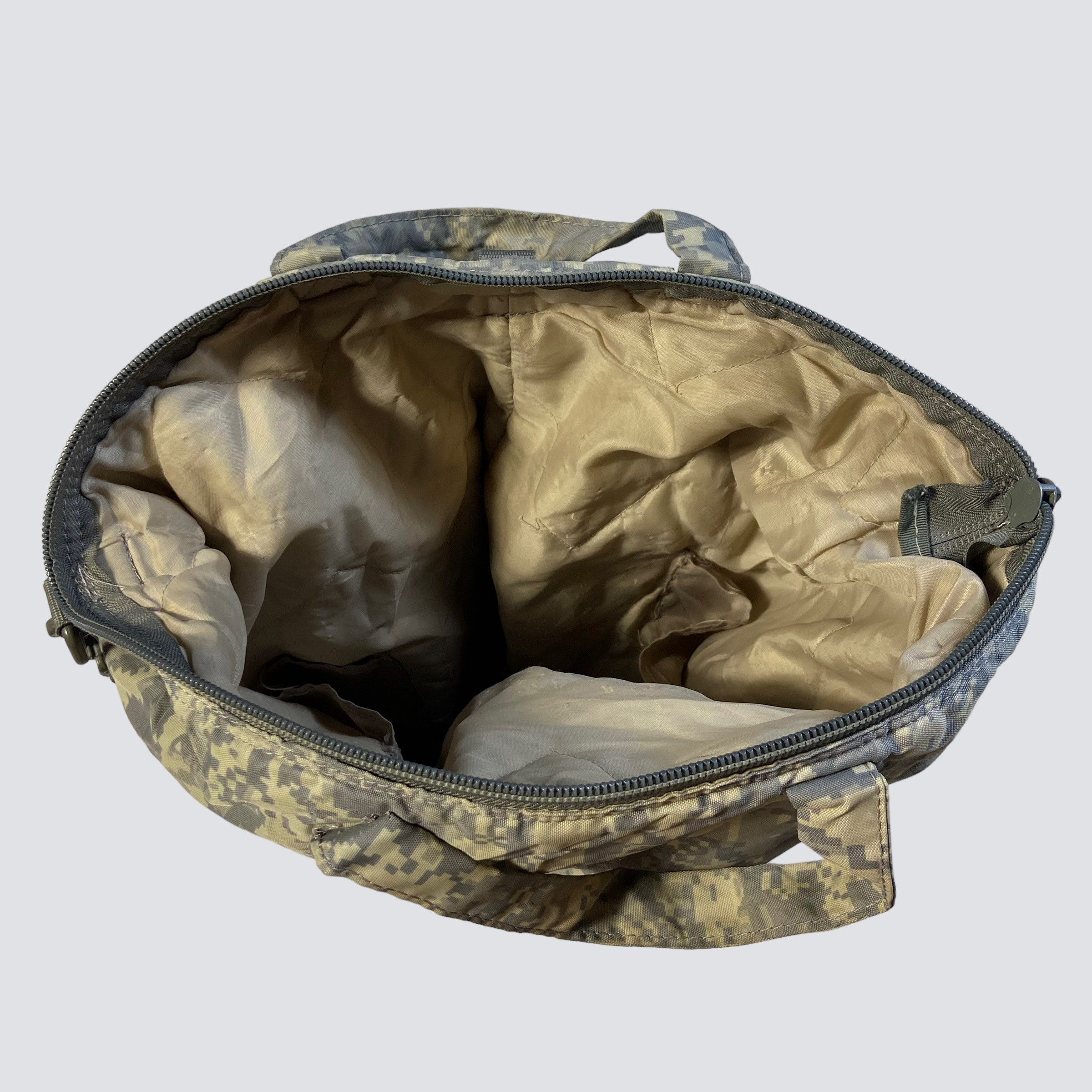 Japanese Brand 1990s MULTIPOCKET PARACHUTE ARCHIVE FLYING TOTE BAG - № 6043 Size ONE SIZE - 11 Thumbnail