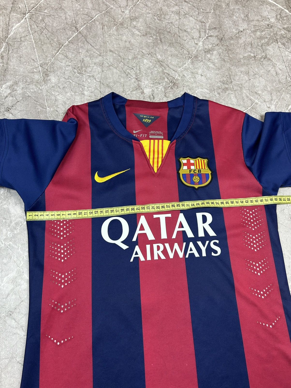 Nike Vintage Nike Barcelona 10 Messi soccer jersey size S Size US S / EU 44-46 / 1 - 13 Thumbnail