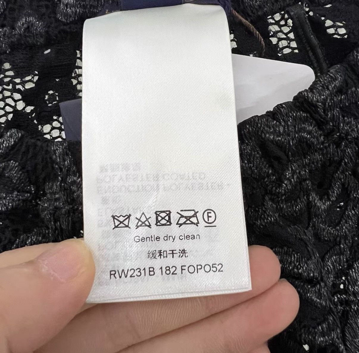 Louis Vuitton Louis Vuitton Black Hollow Floral Embroidered Pants J41 Size 27" / US 4 / IT 40 - 4 Thumbnail