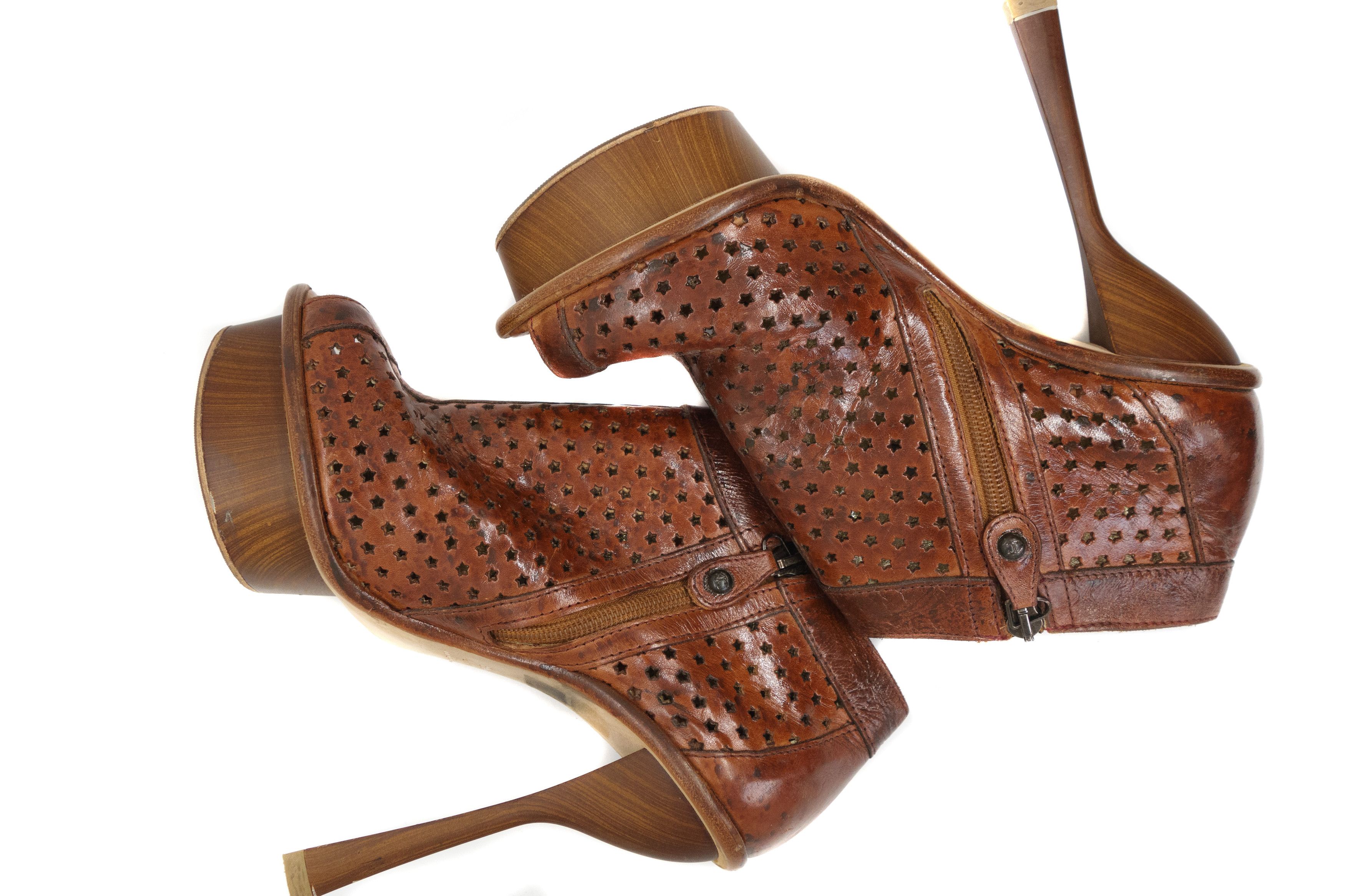 Just Cavalli 00s Y2K Leather Star Perforated Peep-Toe Platform Heels Size US 9 / IT 39 - 3 Thumbnail