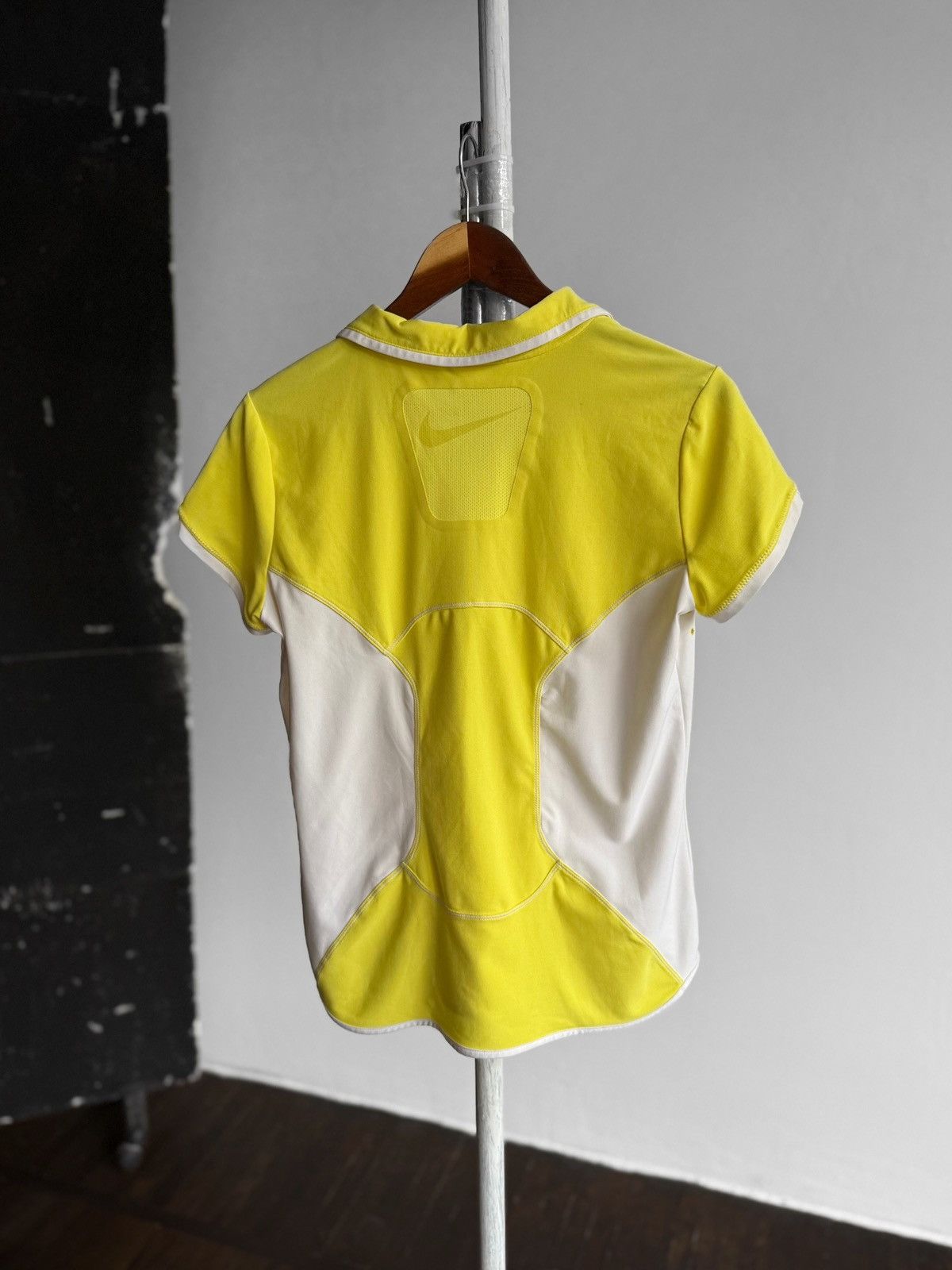 Nike Nike Golf Fit Dry Womens Vintage 00s Yellow White SS Polo Size L / US 10 / IT 46 - 2 Thumbnail