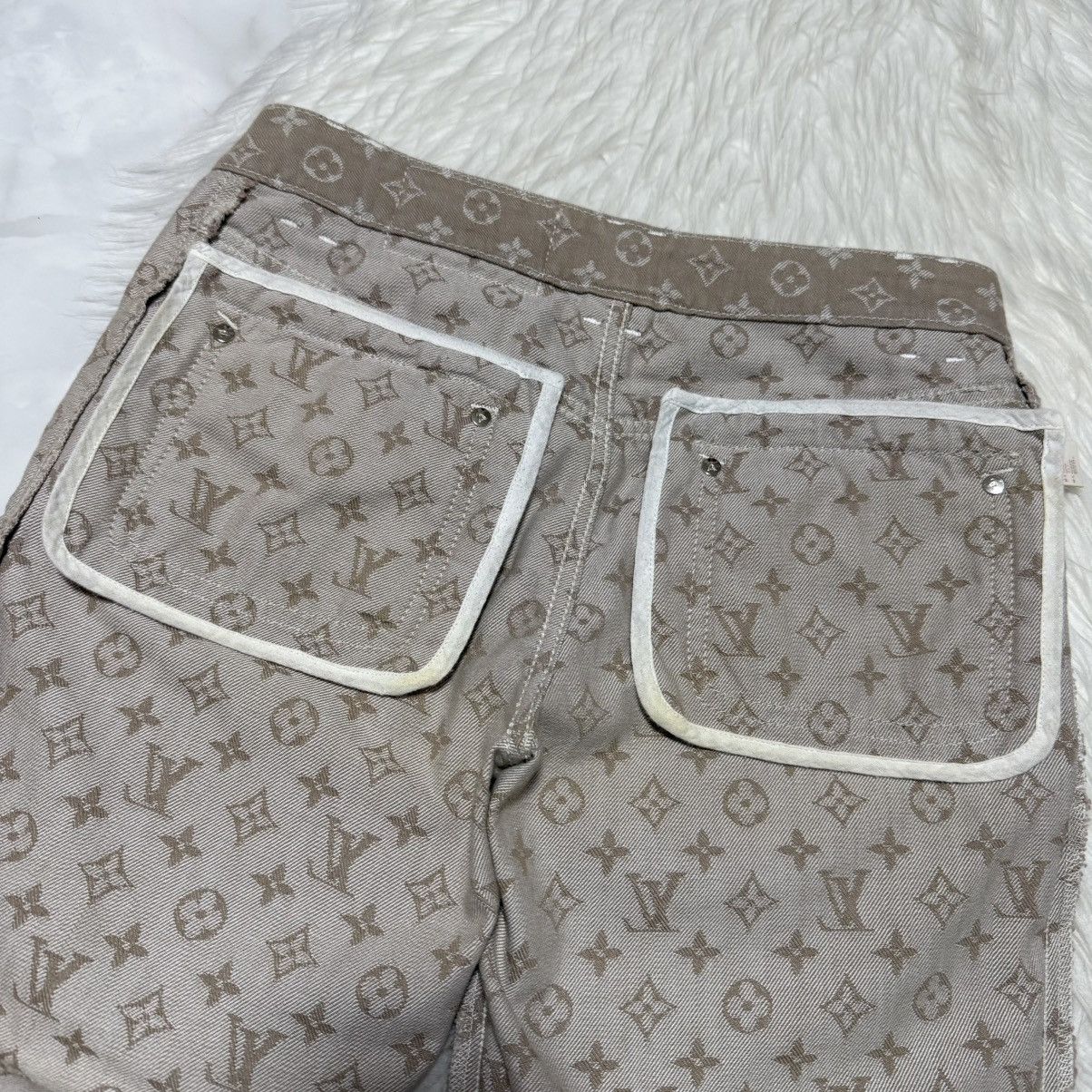Louis Vuitton Authentic Louis Vuitton Leather Patch Monogram Jeans 36 Size 25" / US 0 / IT 36 - 12 Thumbnail