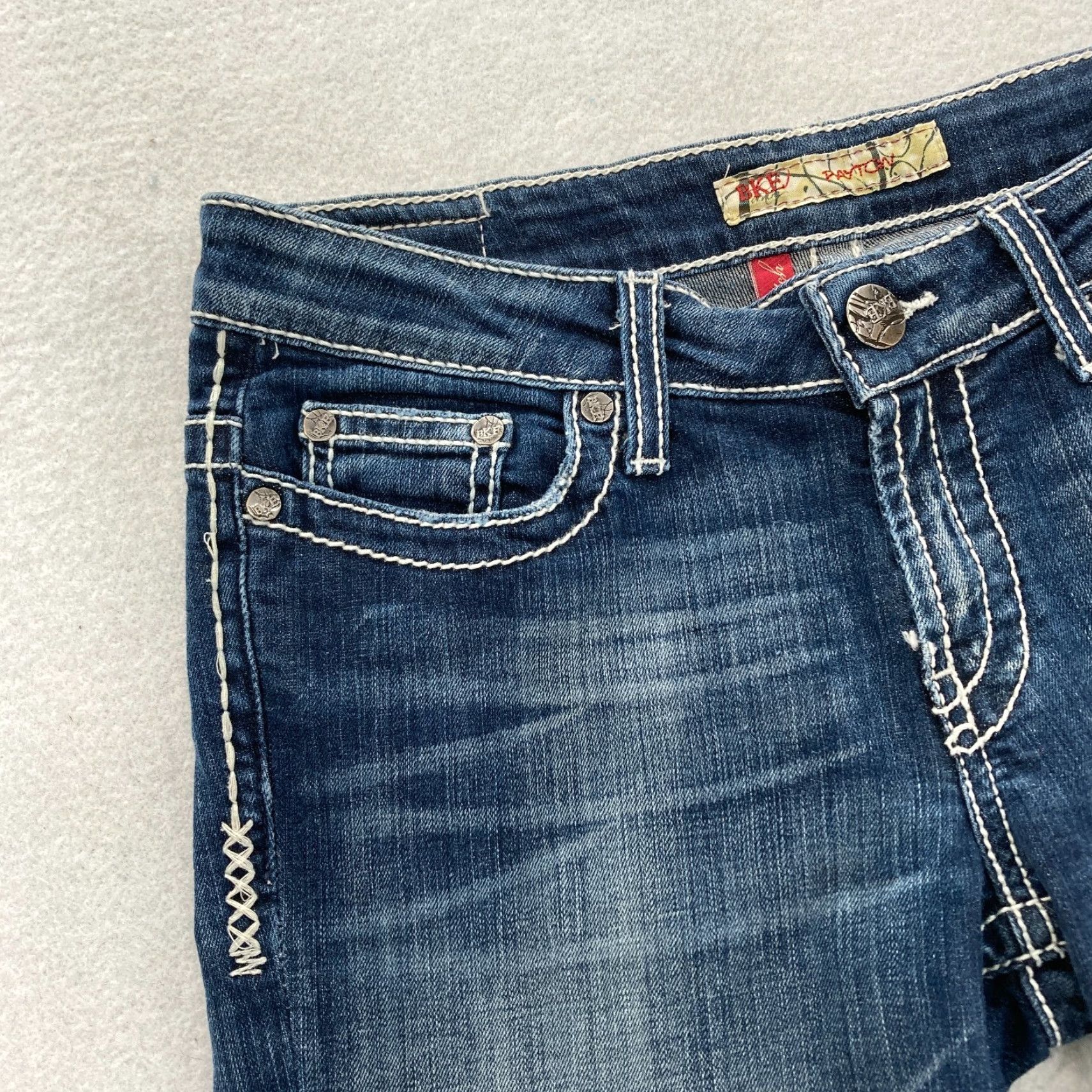 Vintage Buckle BKE Payton Crop Jeans Women's 26 Medium Wash Blue Stretch Denim Low Rise Jeans Size 26" / US 2 / IT 38 - 3 Thumbnail