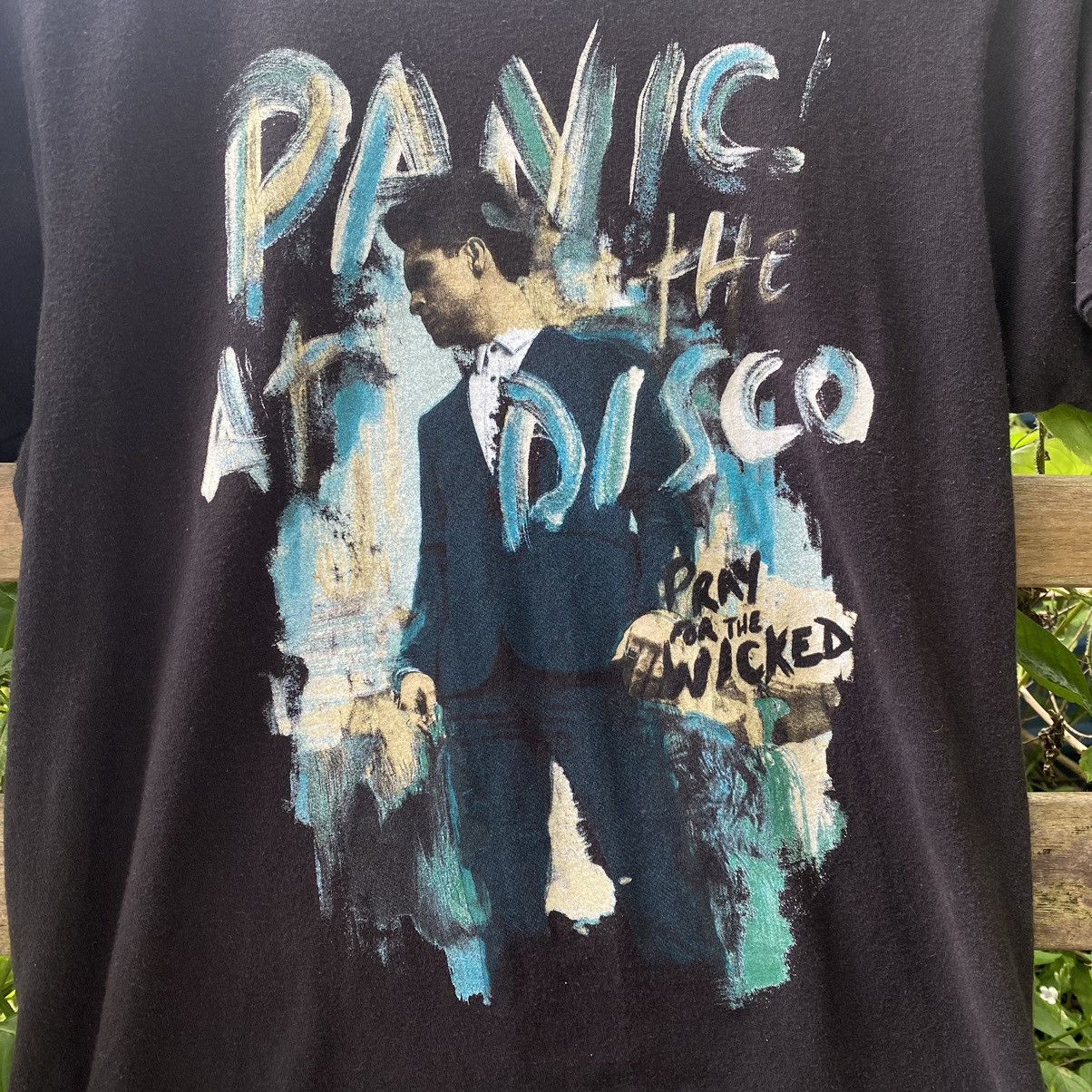 VINTAGE PANIC AT THE DISCO POP PUNK EMO TOUR BAND TSHIRT
