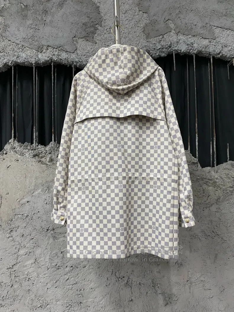 Louis Vuitton Louis Vuitton White checkered trench coat Size XXS / US 00 / IT 34 - 2 Thumbnail