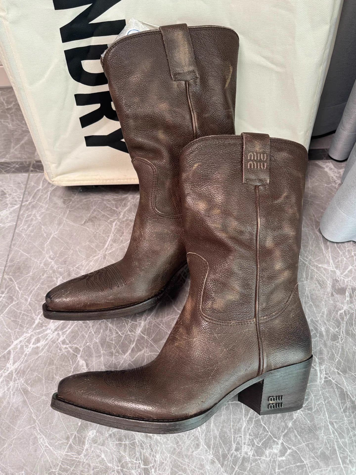 Miu Miu MiuMiu 24FW Pointed Toe Boots K6 Size US 7.5 / IT 37.5 - 5 Thumbnail