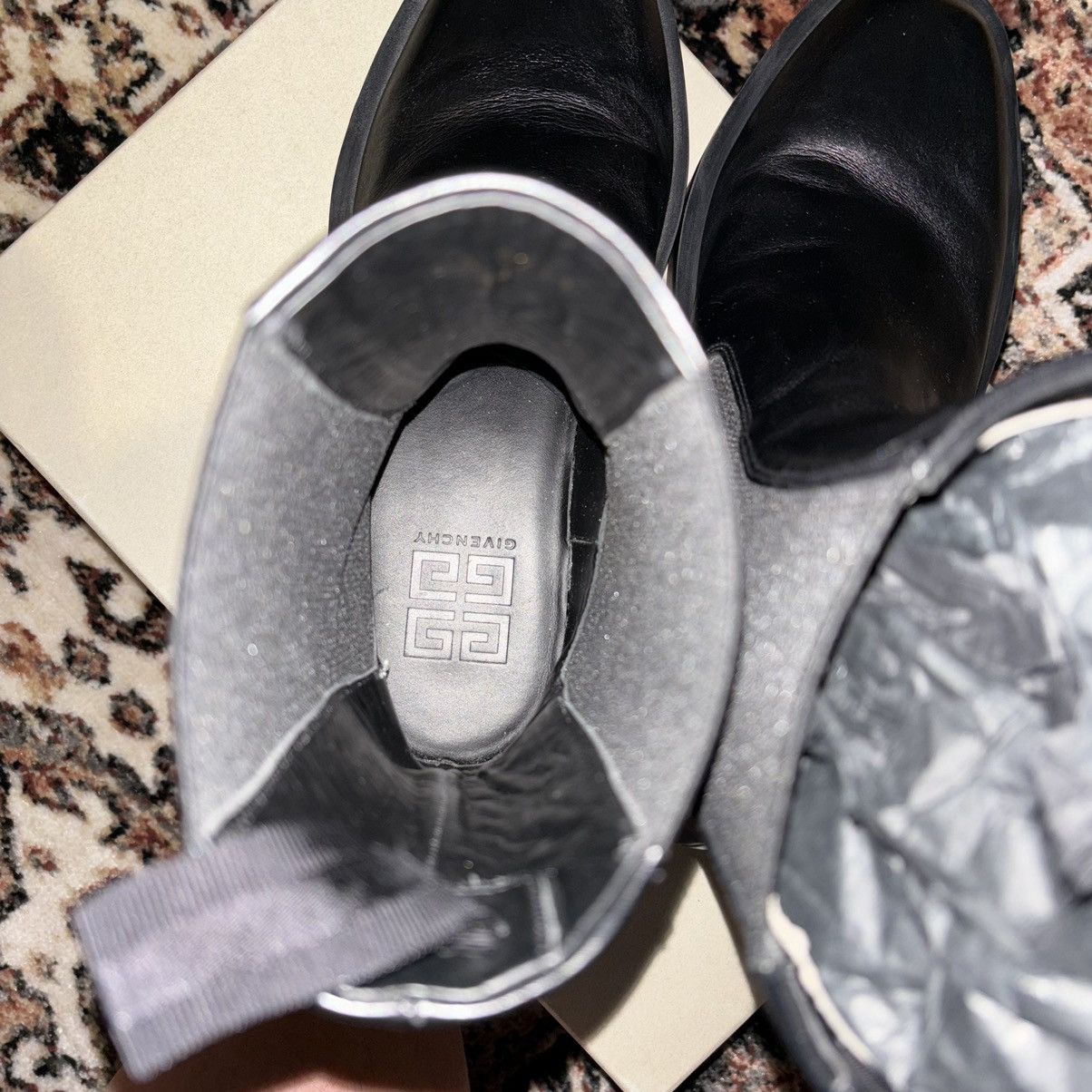 Givenchy Givenchy chunky sole Chelsea boot Size US 7 / EU 40 - 7 Thumbnail