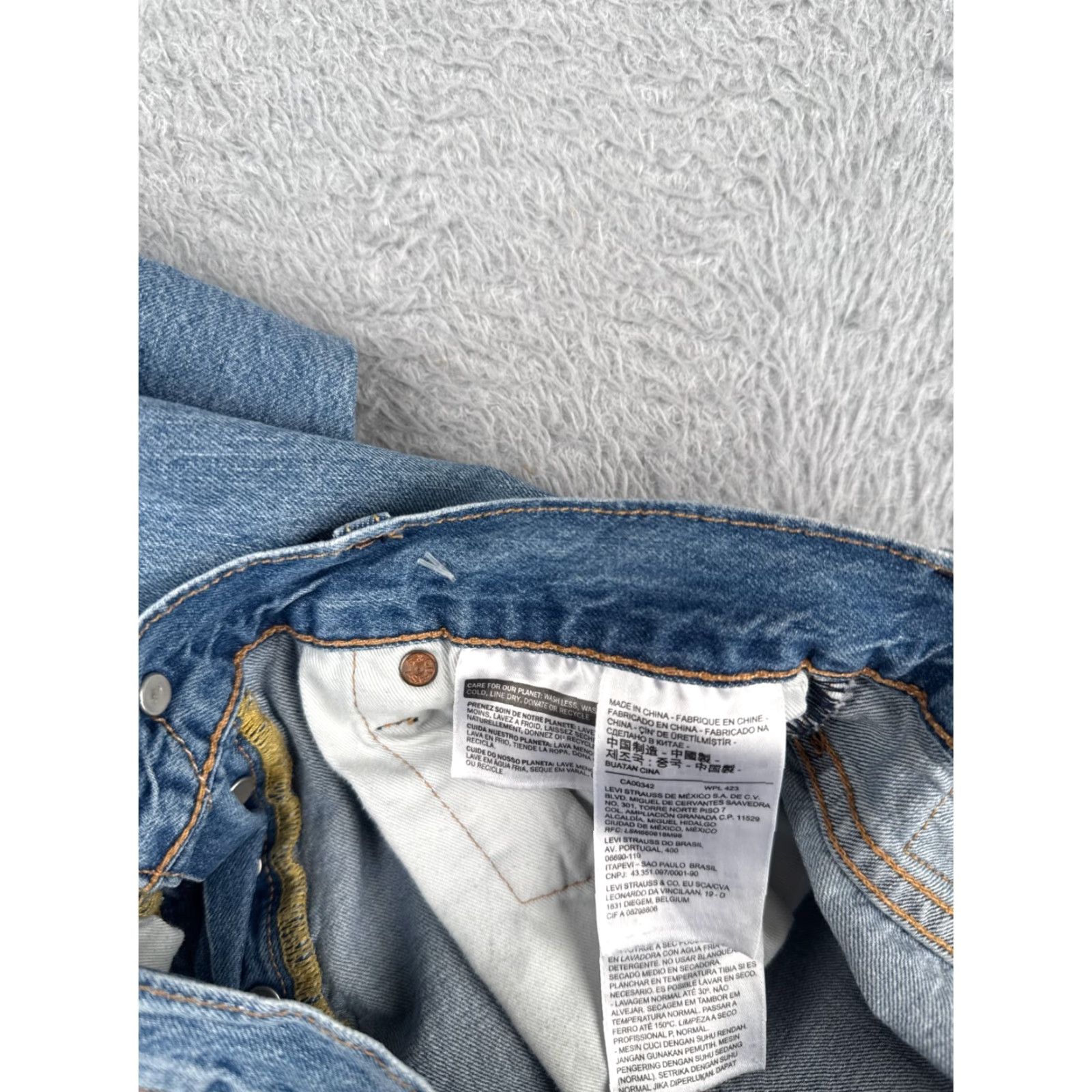 Levi's VINTAGE Levi's 501 Jeans Pants Adult 28 Blue Denim Button Fly 100% Cotton 26x27 Regular Fit Mid Rise Straight 5-Pocket Mens Jeans Size US 28 / EU 44 - 7 Thumbnail