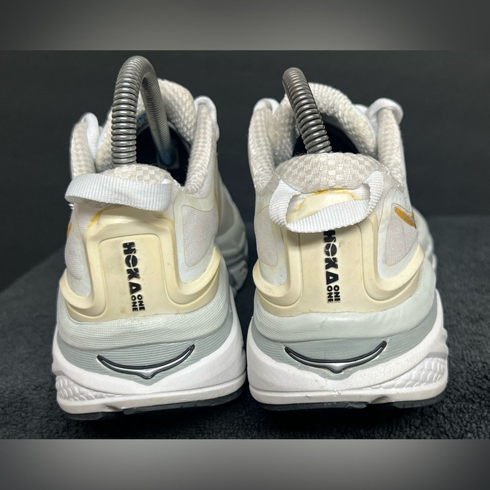 Hoka Women's Hoka One One Valor Size 7 Running Shoes White EUC Size US 7 / IT 37 - 6 Thumbnail