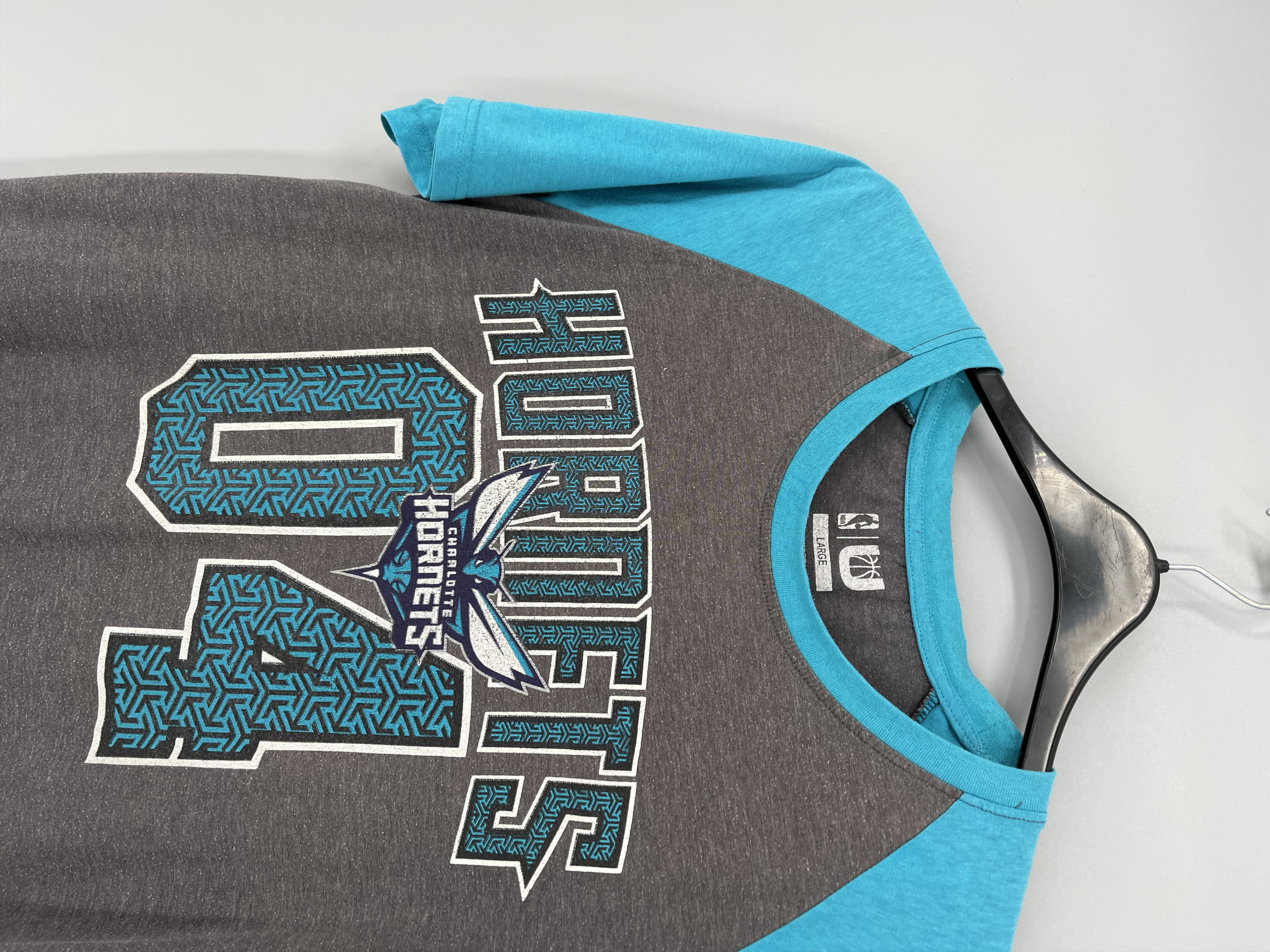 NBA × Vintage 90s Vintage Charlotte Hornets NBA T-Shirt Streetwear Style Size US L / EU 52-54 / 3 - 6 Thumbnail