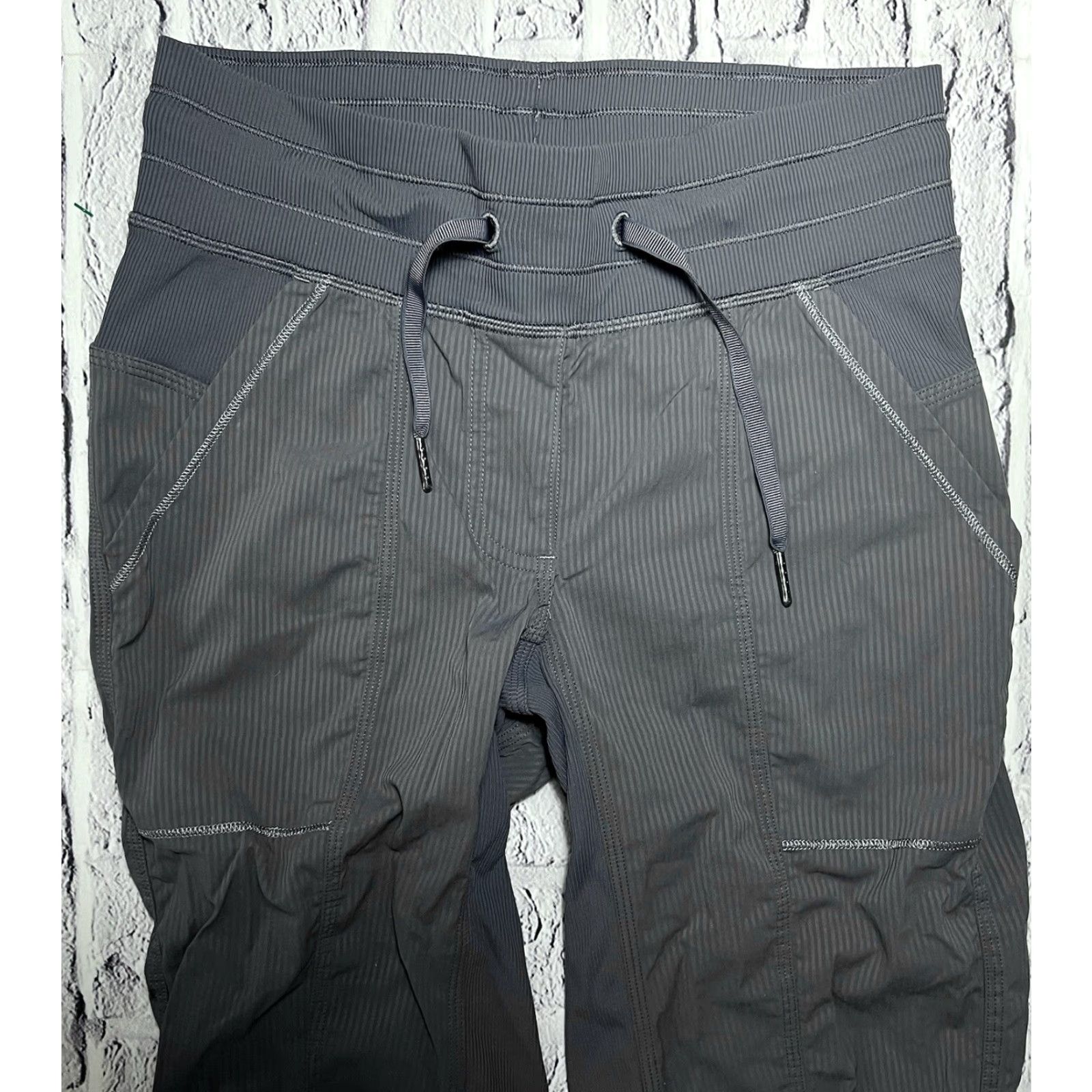 Lululemon Lululemon Street To Studio Pants 4 Women's Drawstring Ankle Gray Polyester Moisture Wicking Pockets Stretch Activewear Yoga Dance Regular Inseam 27 in Size 27" / US 4 / IT 40 - 2 Thumbnail