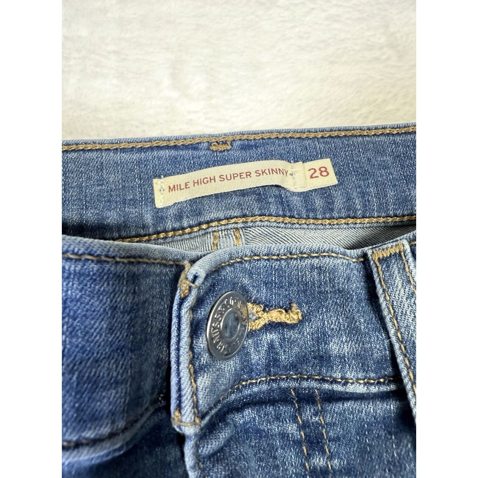 Levi's VINTAGE? No. Levi's Jeans Women Slim Zip Button Denim Blue 28x30 Mile High High Rise 28 IN inseam 28.5in 90s? Size 28" / US 6 / IT 42 - 3 Thumbnail