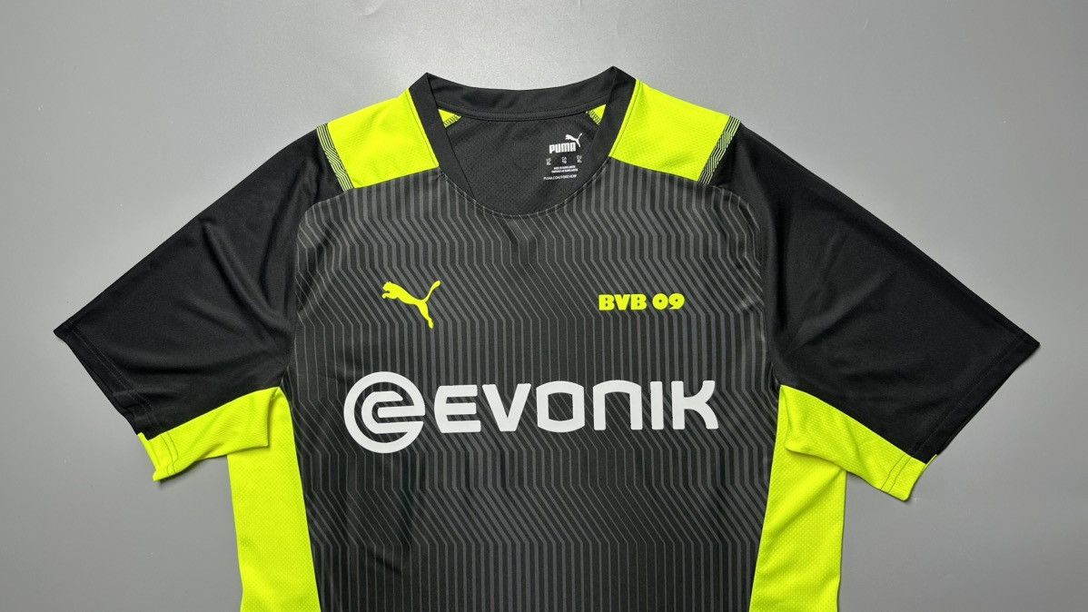 Puma BORUSSIA DORTMUND PUMA 2021/2022 FOOTBALL TRAINING JERSEY Size US XL / EU 56 / 4 - 2 Thumbnail