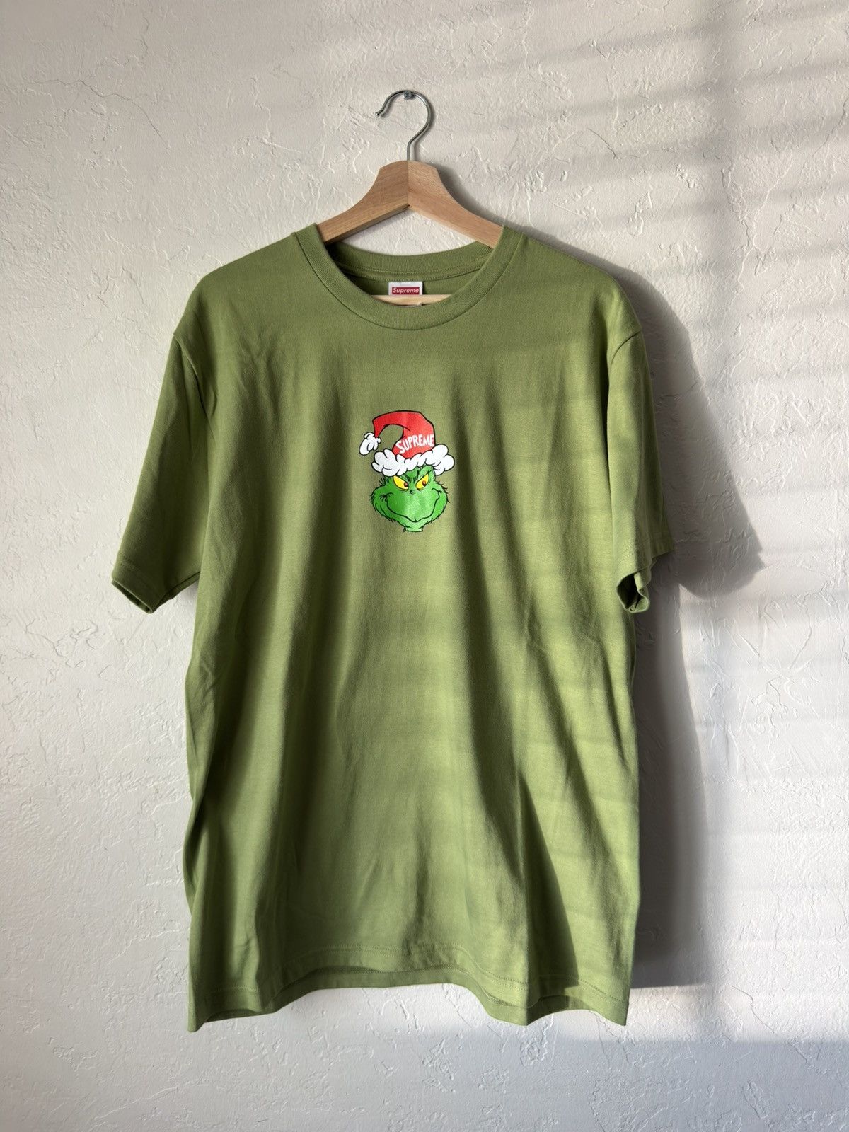 Supreme Supreme Grinch Tee FW24 Size US M / EU 48-50 / 2 - 1 Thumbnail